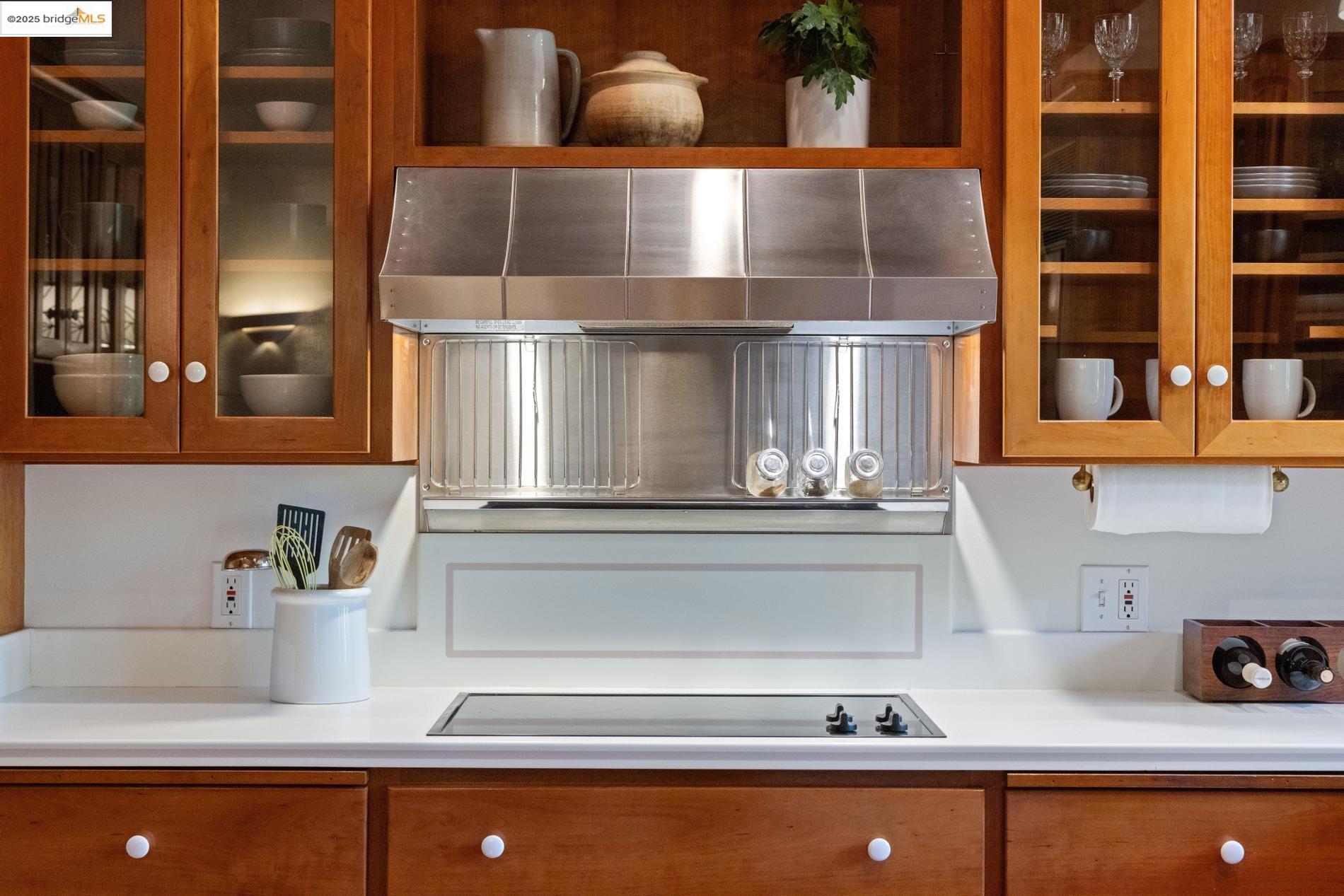 Detail Gallery Image 18 of 60 For 6890 Charing Cross Road, Berkeley,  CA 94705 - 3 Beds | 2/1 Baths