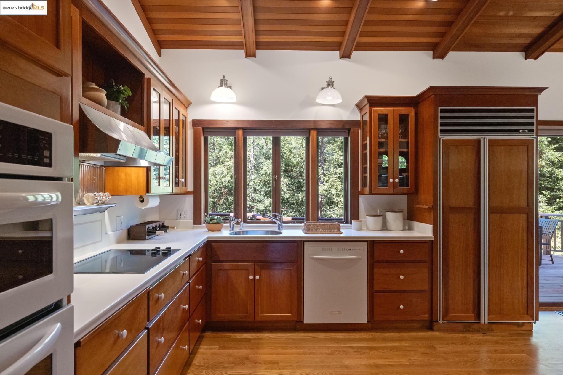 Detail Gallery Image 19 of 60 For 6890 Charing Cross Road, Berkeley,  CA 94705 - 3 Beds | 2/1 Baths