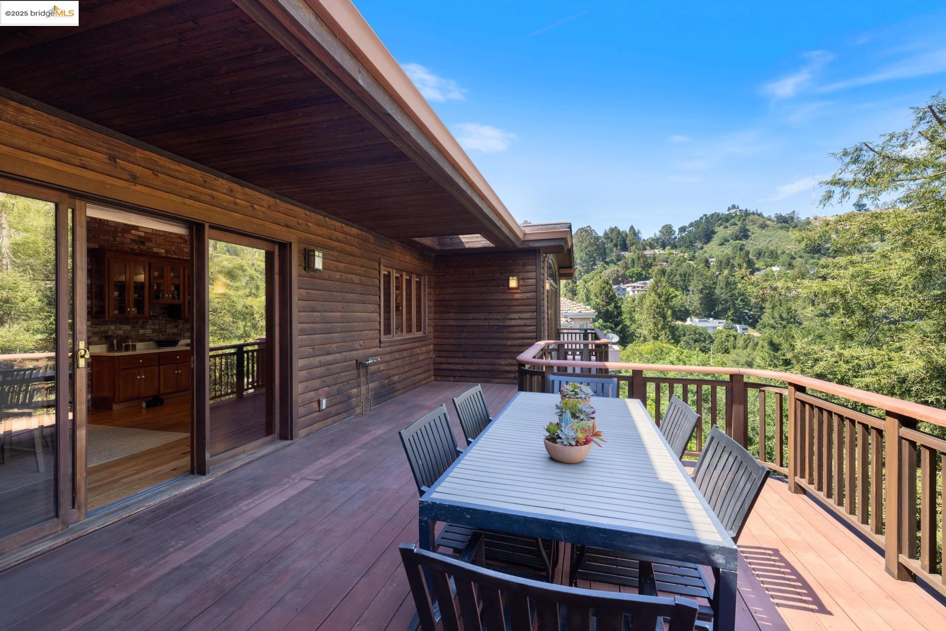 Detail Gallery Image 20 of 60 For 6890 Charing Cross Road, Berkeley,  CA 94705 - 3 Beds | 2/1 Baths