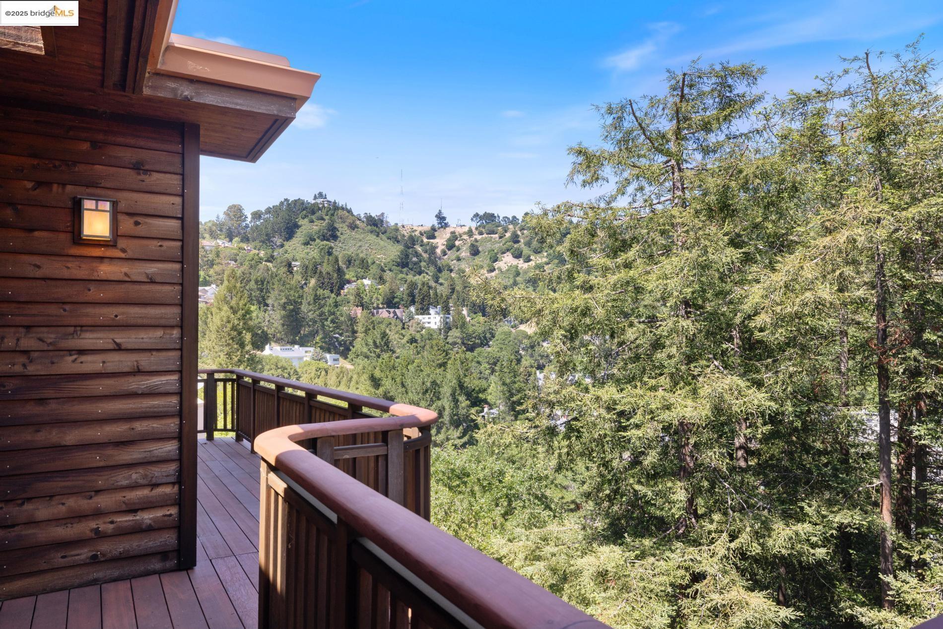 Detail Gallery Image 22 of 60 For 6890 Charing Cross Road, Berkeley,  CA 94705 - 3 Beds | 2/1 Baths