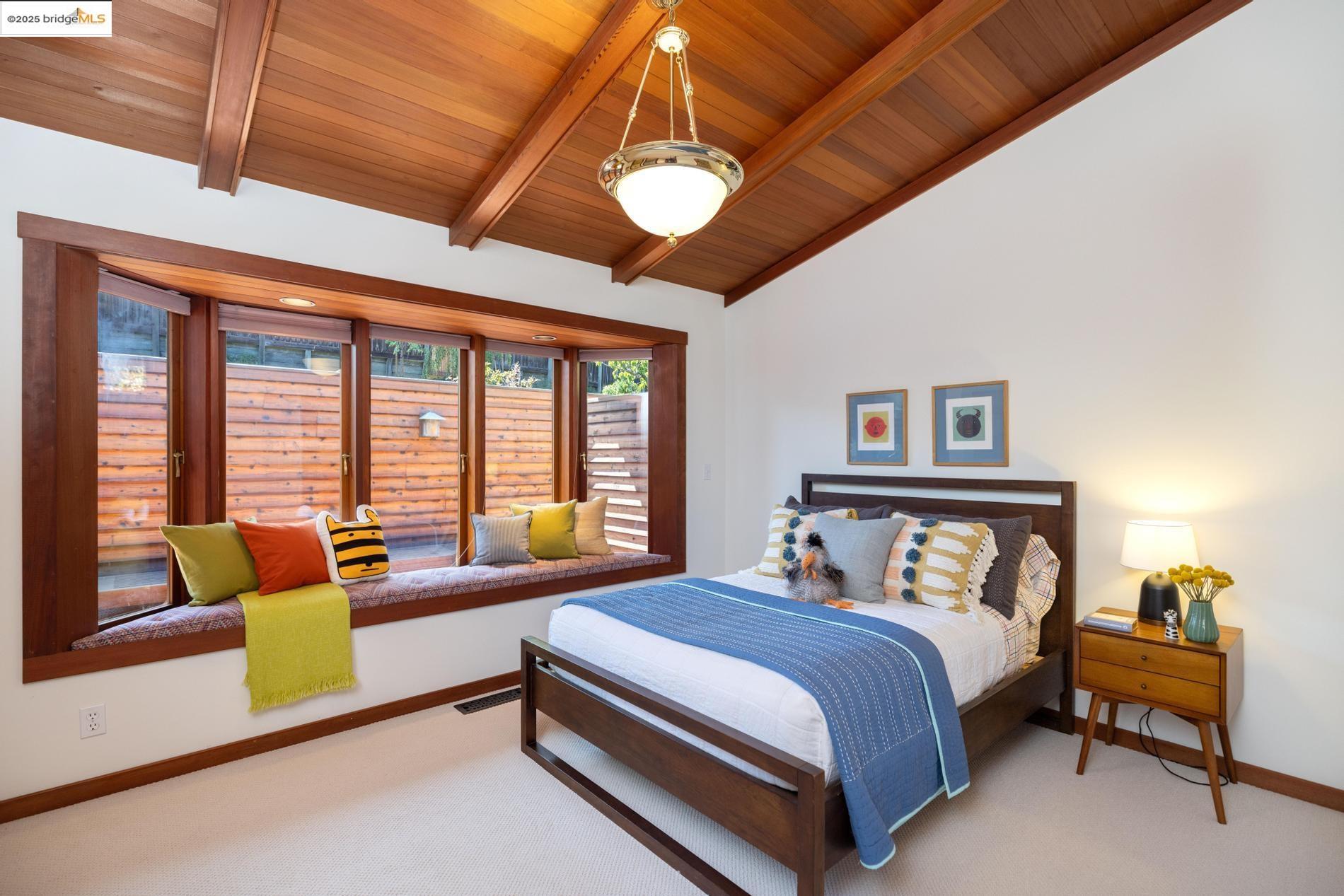 Detail Gallery Image 30 of 60 For 6890 Charing Cross Road, Berkeley,  CA 94705 - 3 Beds | 2/1 Baths