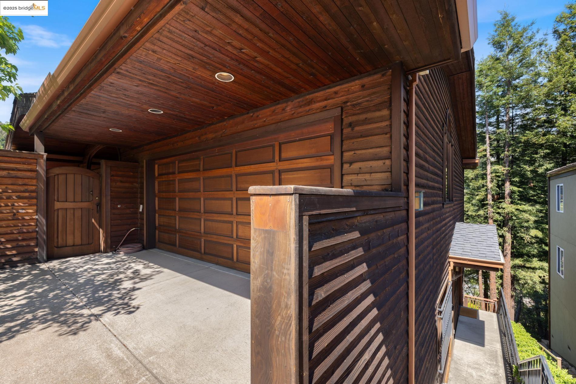 Detail Gallery Image 4 of 60 For 6890 Charing Cross Road, Berkeley,  CA 94705 - 3 Beds | 2/1 Baths