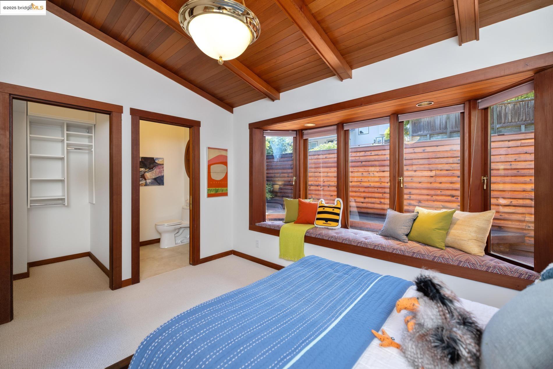 Detail Gallery Image 31 of 60 For 6890 Charing Cross Road, Berkeley,  CA 94705 - 3 Beds | 2/1 Baths