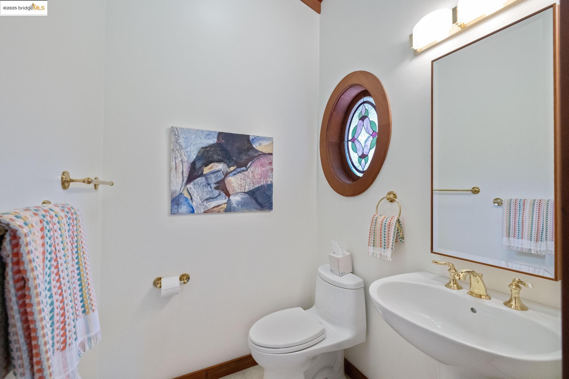 Detail Gallery Image 32 of 60 For 6890 Charing Cross Road, Berkeley,  CA 94705 - 3 Beds | 2/1 Baths