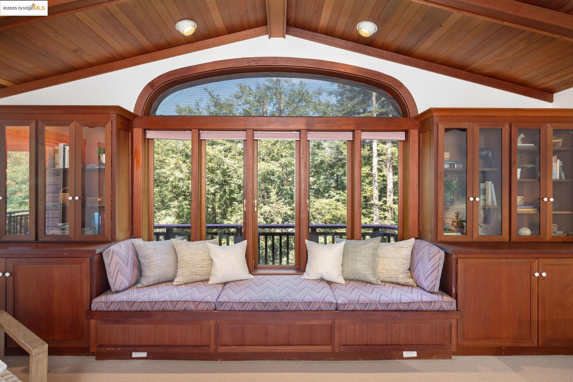 Detail Gallery Image 34 of 60 For 6890 Charing Cross Road, Berkeley,  CA 94705 - 3 Beds | 2/1 Baths