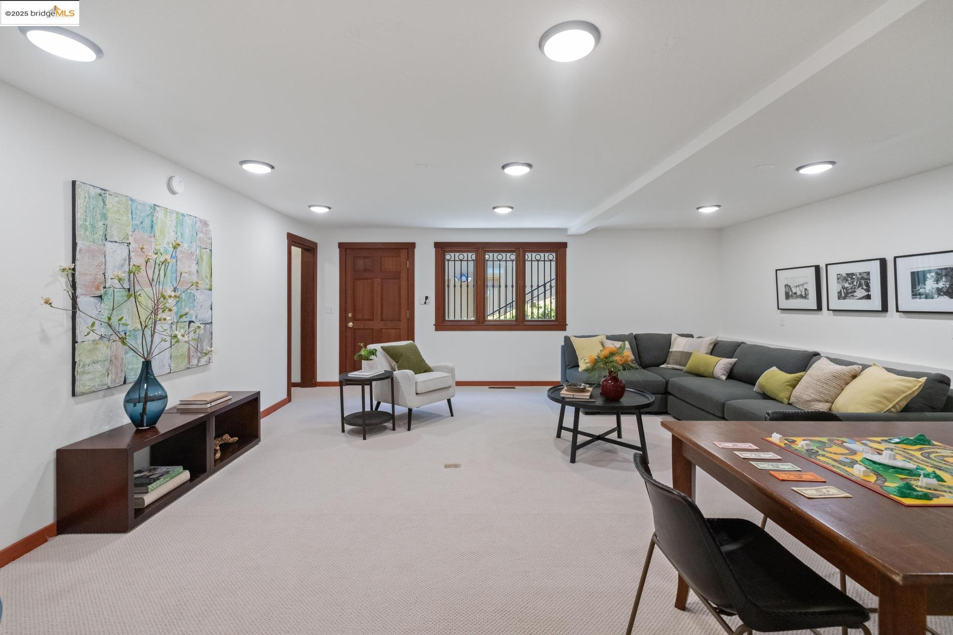 Detail Gallery Image 36 of 60 For 6890 Charing Cross Road, Berkeley,  CA 94705 - 3 Beds | 2/1 Baths