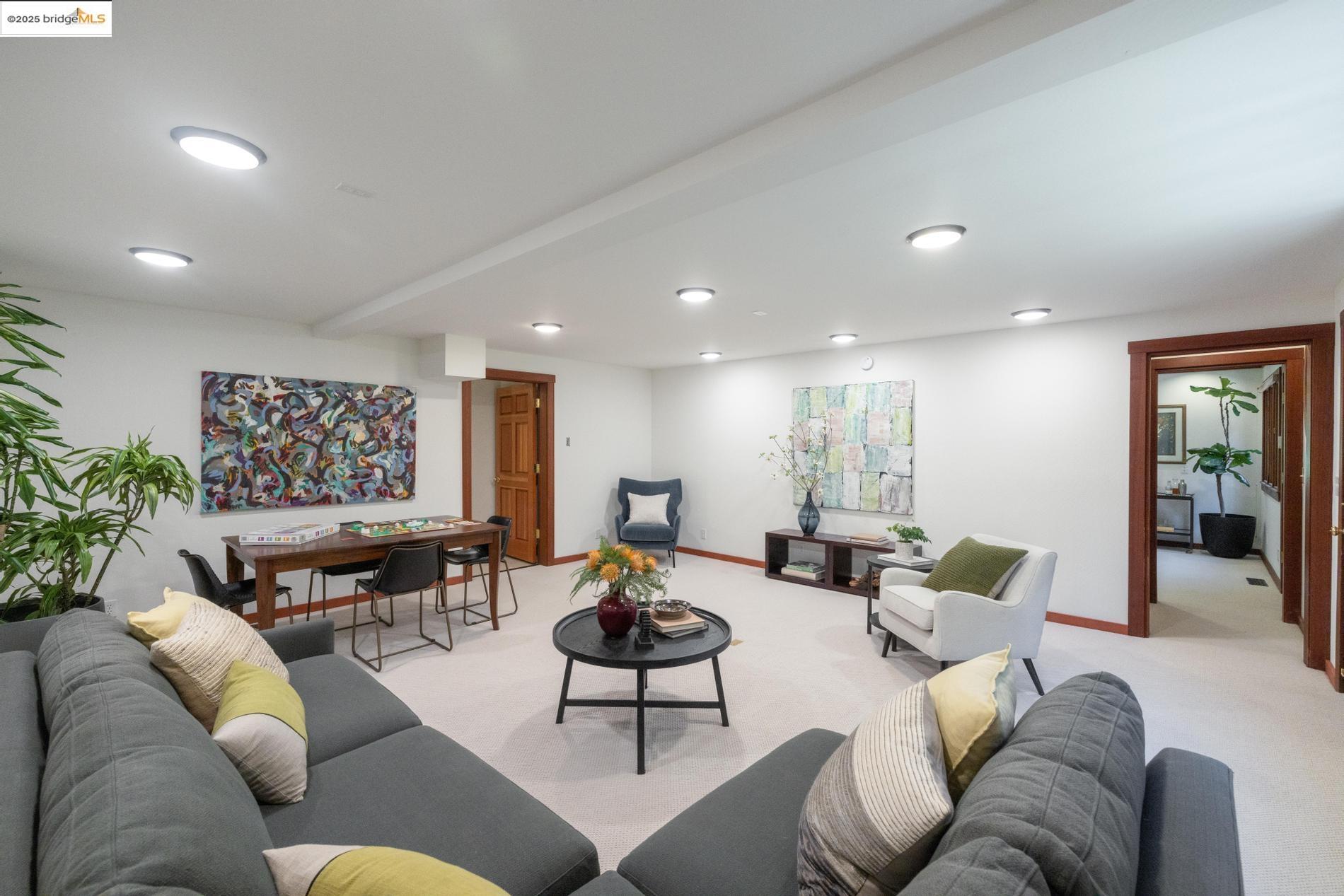 Detail Gallery Image 37 of 60 For 6890 Charing Cross Road, Berkeley,  CA 94705 - 3 Beds | 2/1 Baths