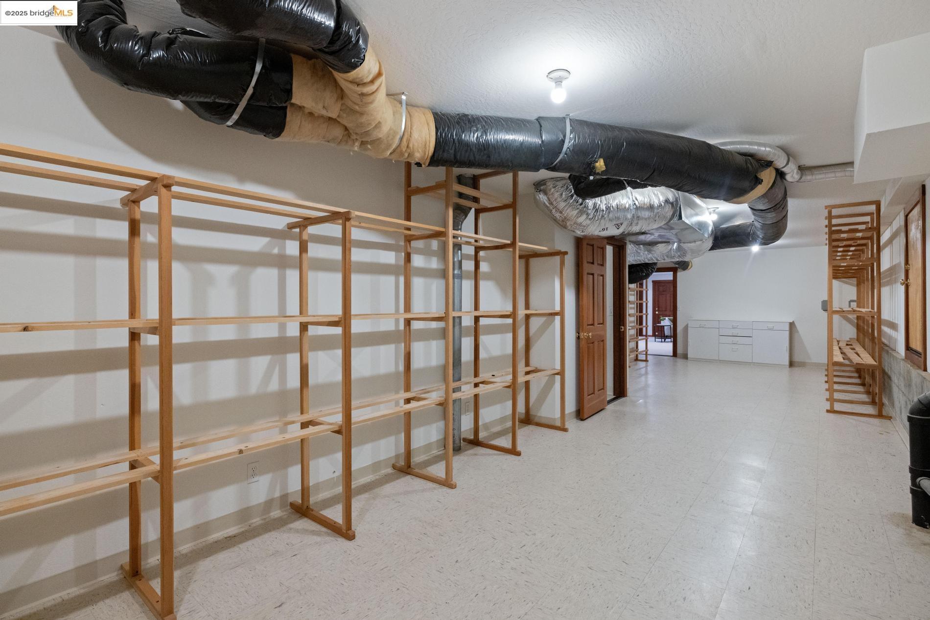 Detail Gallery Image 39 of 60 For 6890 Charing Cross Road, Berkeley,  CA 94705 - 3 Beds | 2/1 Baths
