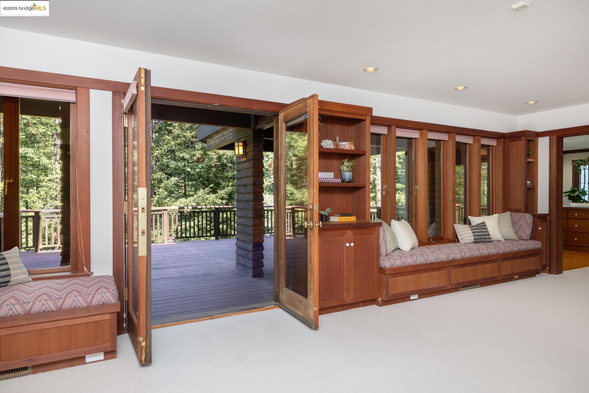 Detail Gallery Image 43 of 60 For 6890 Charing Cross Road, Berkeley,  CA 94705 - 3 Beds | 2/1 Baths