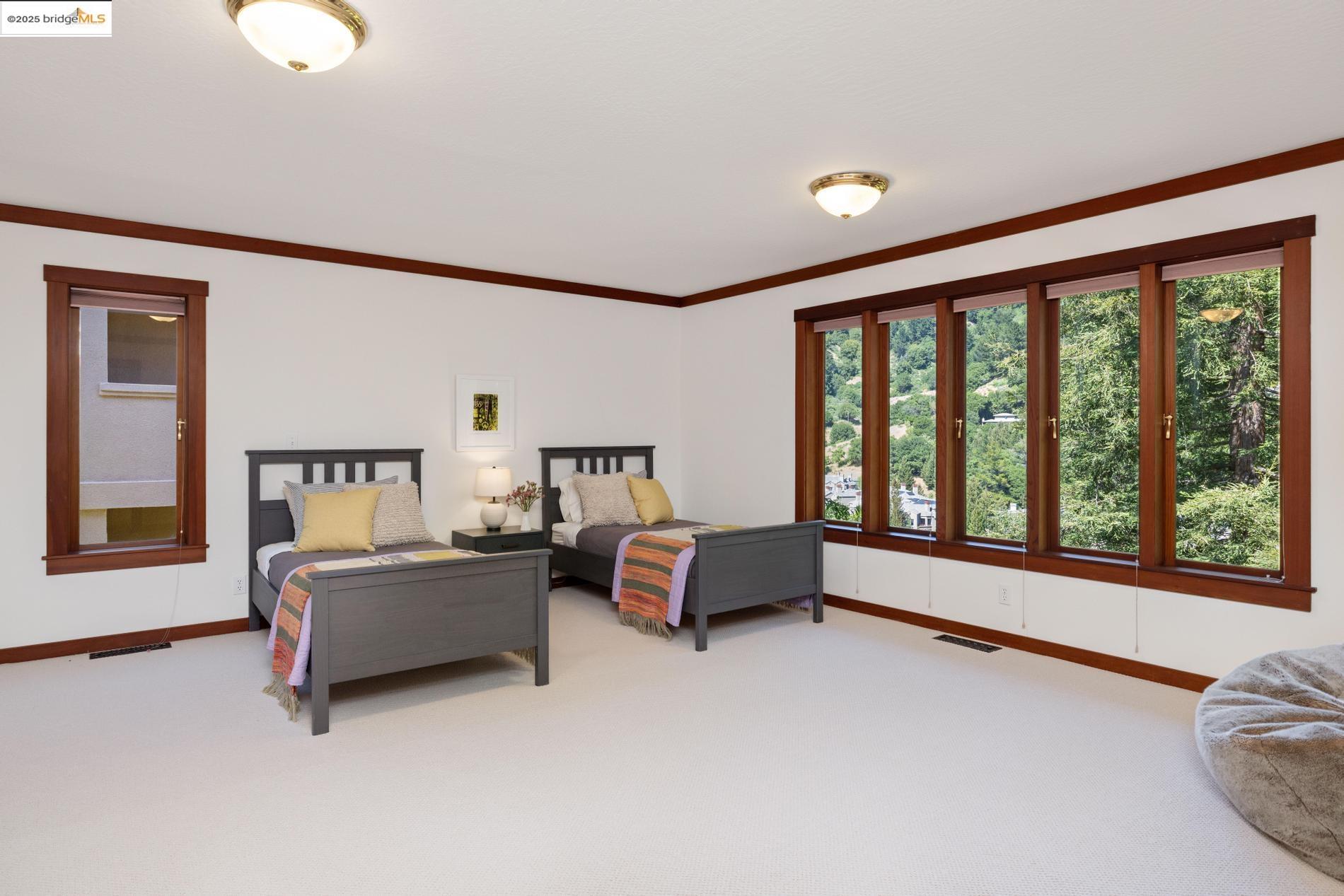 Detail Gallery Image 45 of 60 For 6890 Charing Cross Road, Berkeley,  CA 94705 - 3 Beds | 2/1 Baths