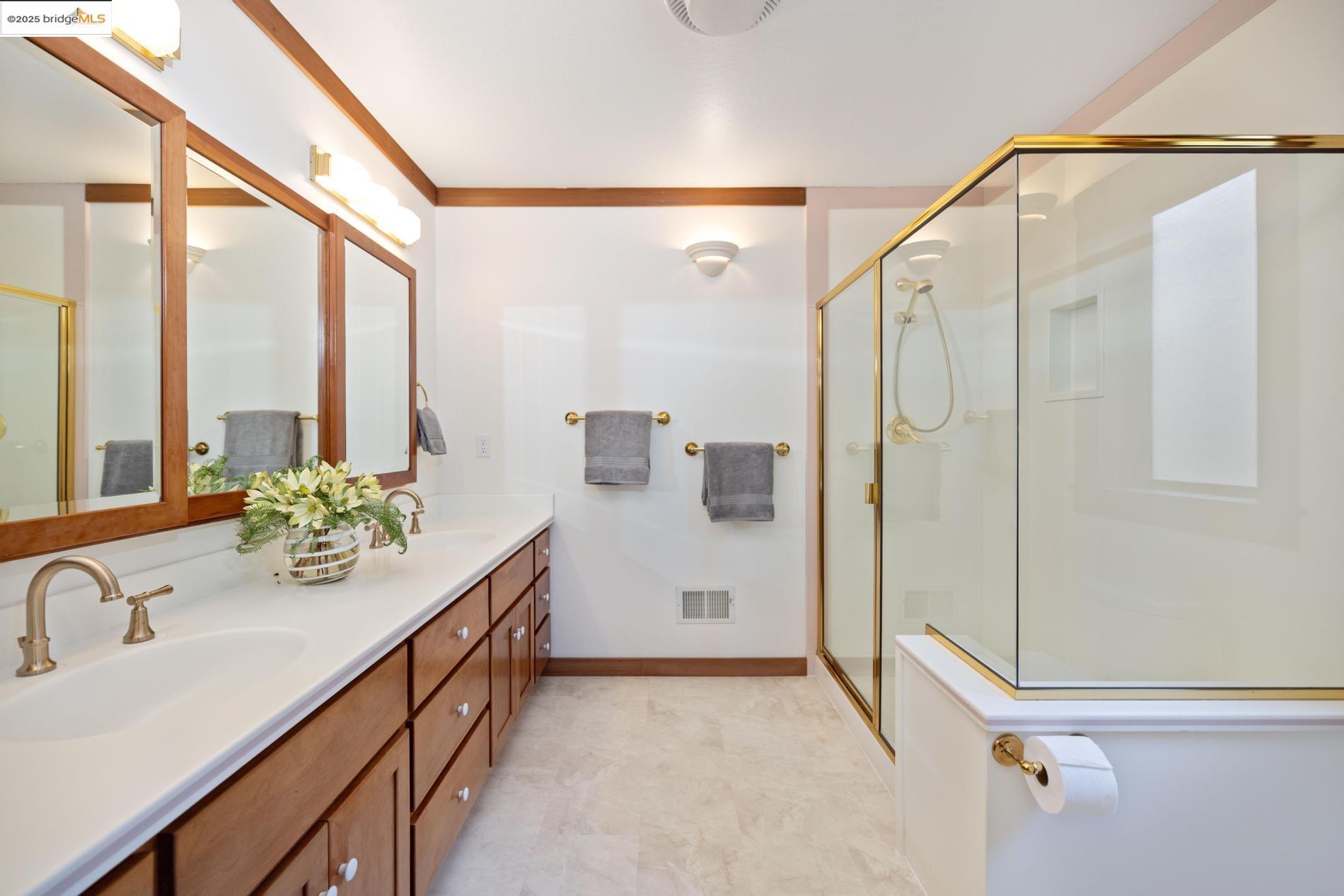 Detail Gallery Image 47 of 60 For 6890 Charing Cross Road, Berkeley,  CA 94705 - 3 Beds | 2/1 Baths