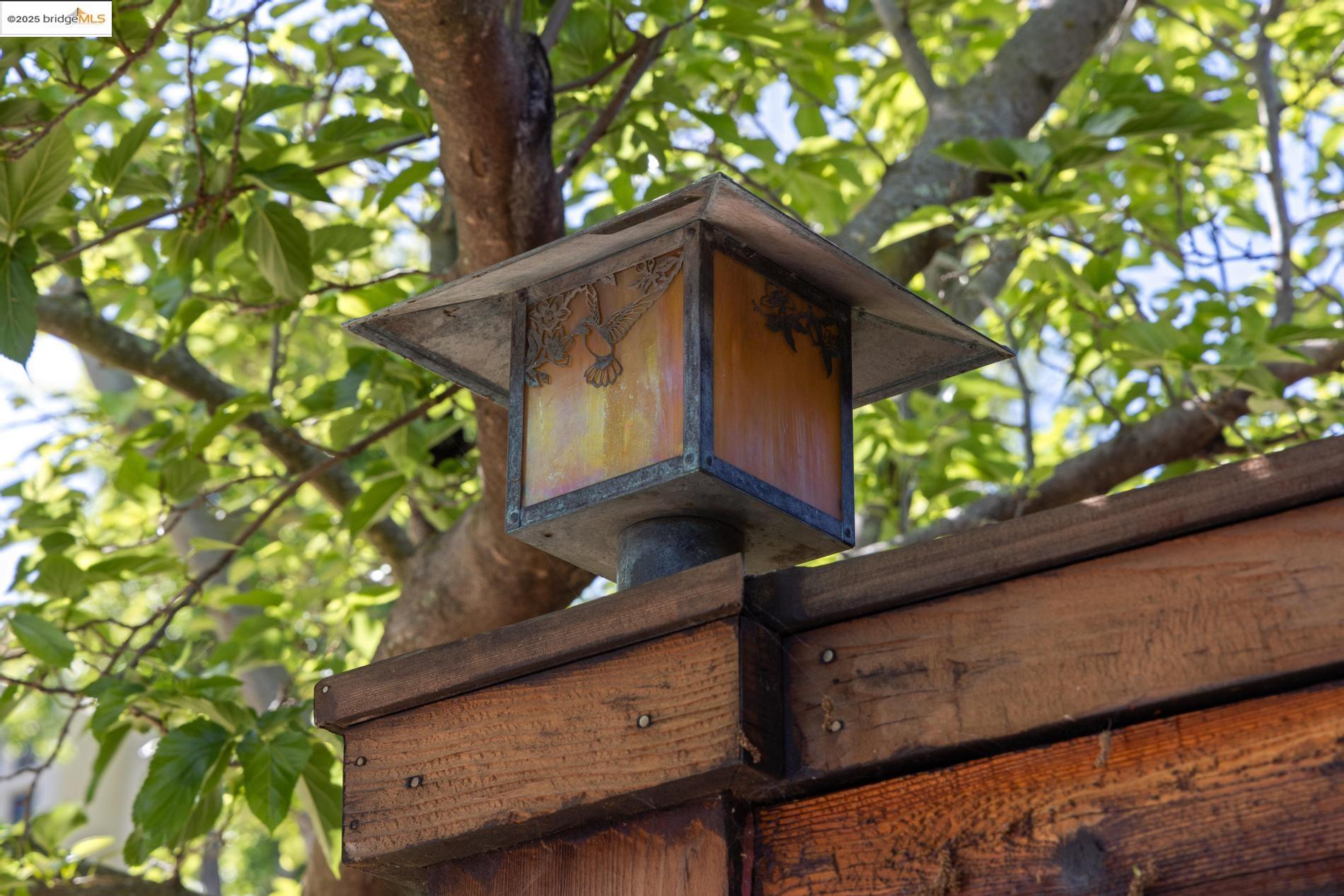 Detail Gallery Image 6 of 60 For 6890 Charing Cross Road, Berkeley,  CA 94705 - 3 Beds | 2/1 Baths