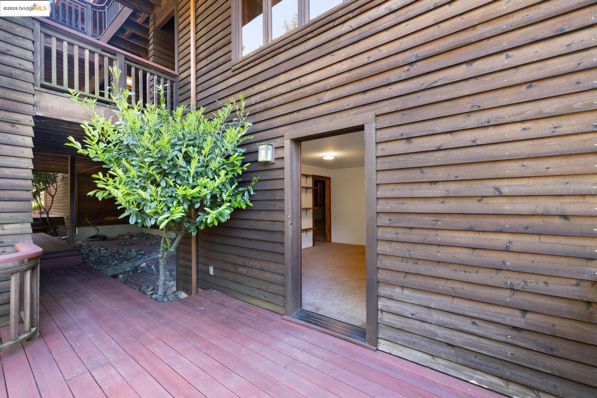 Detail Gallery Image 51 of 60 For 6890 Charing Cross Road, Berkeley,  CA 94705 - 3 Beds | 2/1 Baths