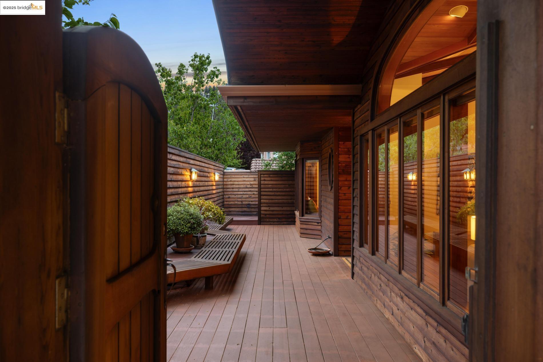 Detail Gallery Image 56 of 60 For 6890 Charing Cross Road, Berkeley,  CA 94705 - 3 Beds | 2/1 Baths