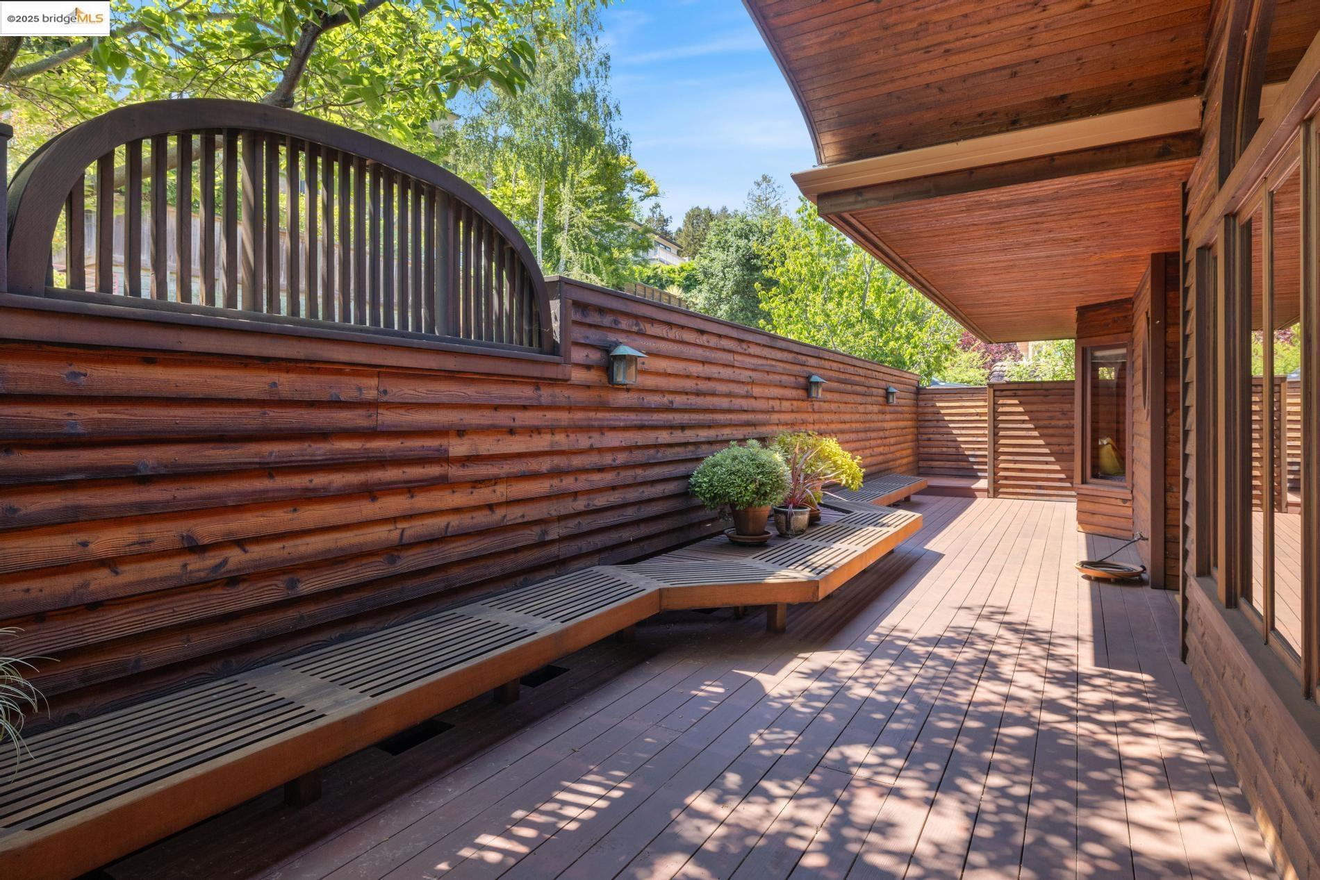 Detail Gallery Image 7 of 60 For 6890 Charing Cross Road, Berkeley,  CA 94705 - 3 Beds | 2/1 Baths