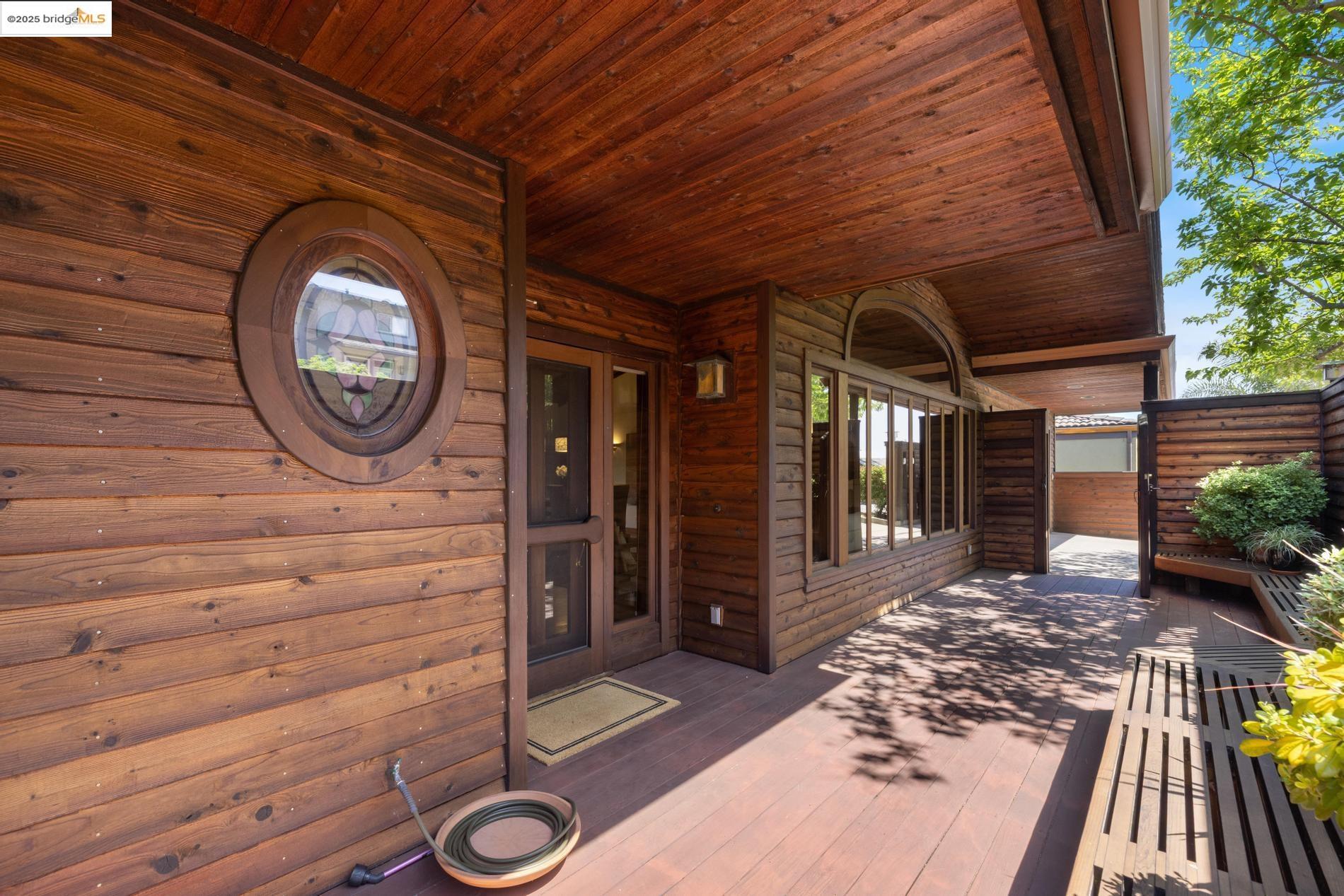 Detail Gallery Image 8 of 60 For 6890 Charing Cross Road, Berkeley,  CA 94705 - 3 Beds | 2/1 Baths
