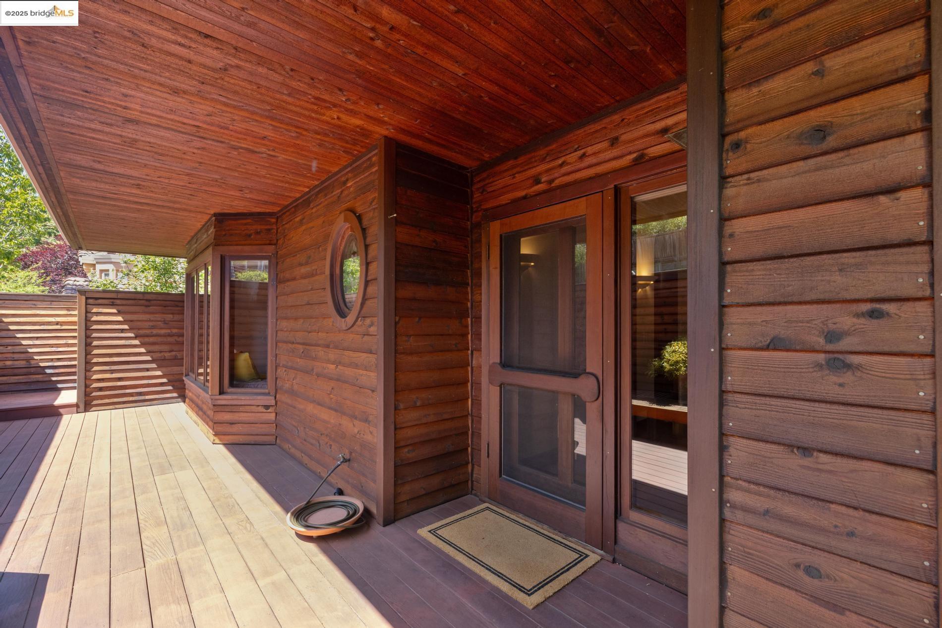 Detail Gallery Image 9 of 60 For 6890 Charing Cross Road, Berkeley,  CA 94705 - 3 Beds | 2/1 Baths