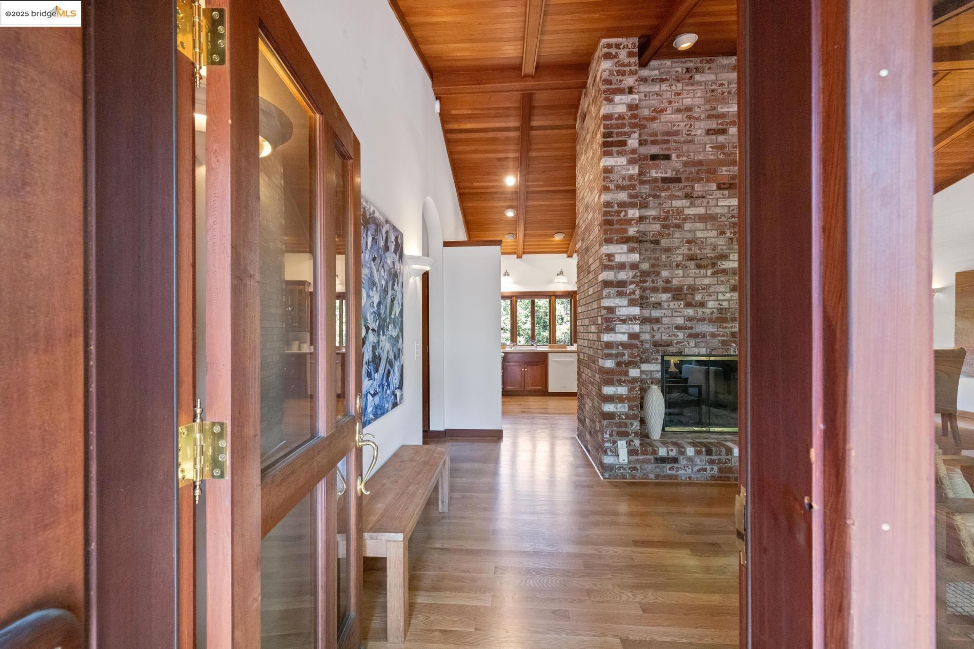 Detail Gallery Image 10 of 60 For 6890 Charing Cross Road, Berkeley,  CA 94705 - 3 Beds | 2/1 Baths