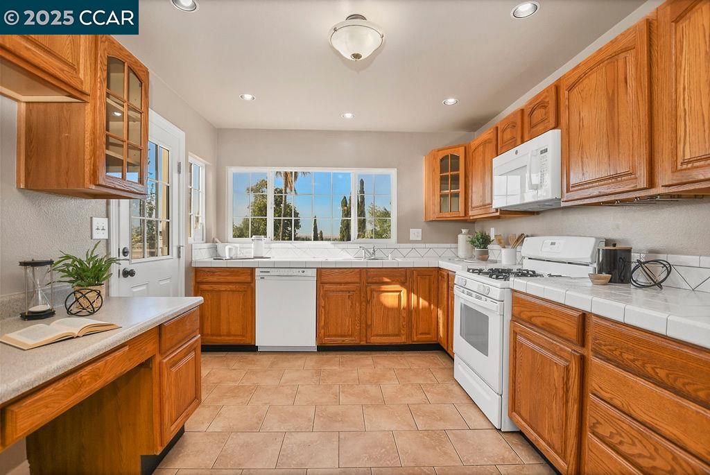 Detail Gallery Image 8 of 27 For 417 Lynn Ave, Antioch,  CA 94509 - 3 Beds | 2 Baths