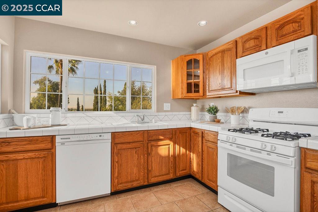 Detail Gallery Image 9 of 27 For 417 Lynn Ave, Antioch,  CA 94509 - 3 Beds | 2 Baths