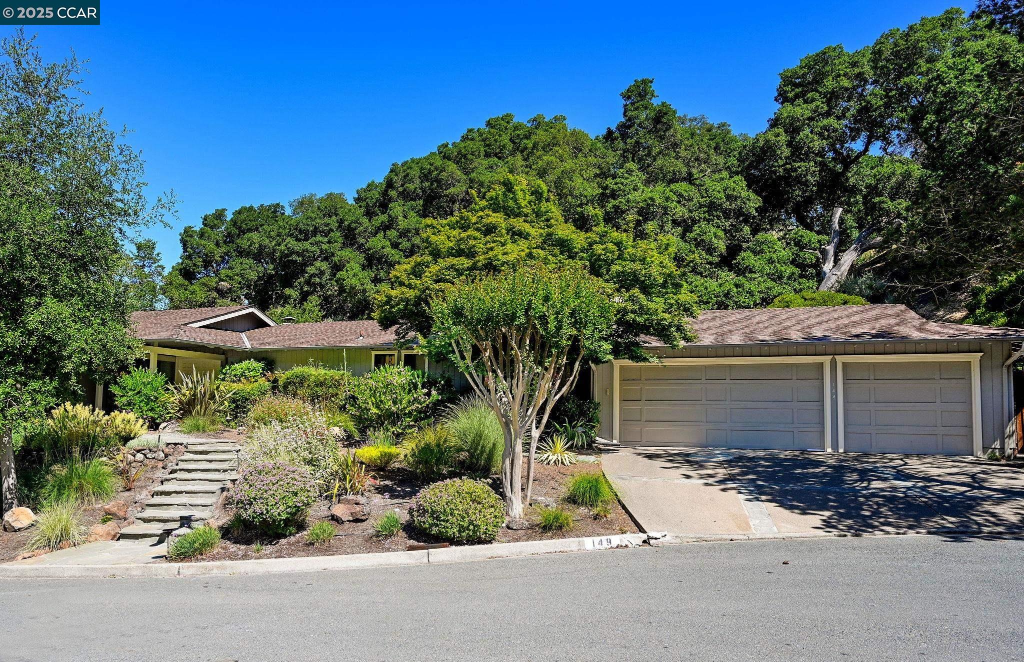 Detail Gallery Image 2 of 58 For 149 Castle Ct, Lafayette,  CA 94549 - 4 Beds | 2/1 Baths