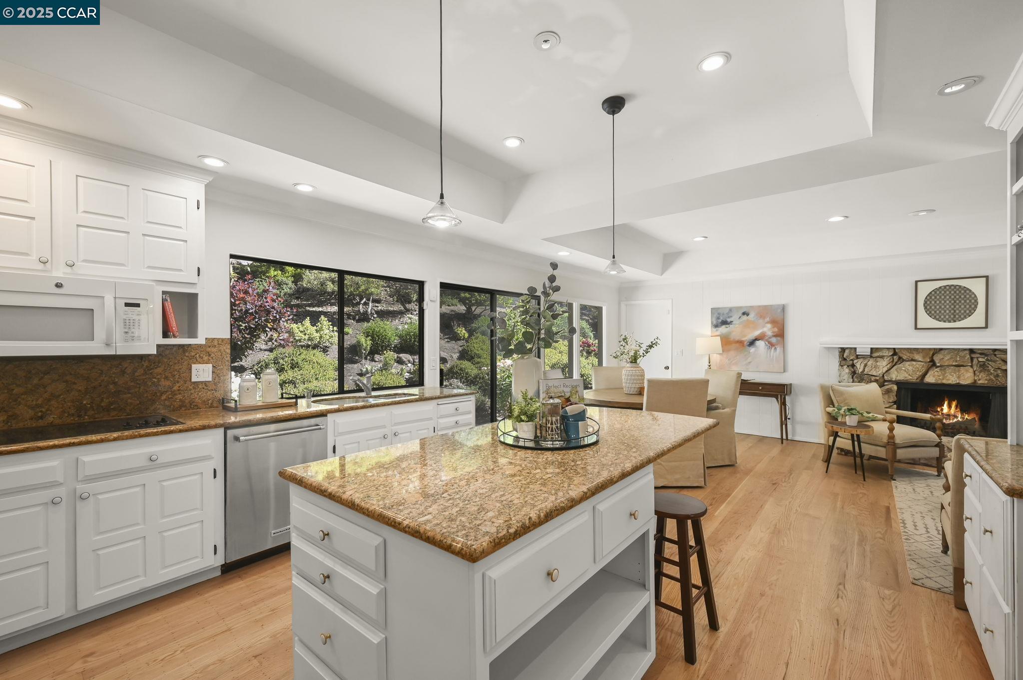 Detail Gallery Image 11 of 58 For 149 Castle Ct, Lafayette,  CA 94549 - 4 Beds | 2/1 Baths
