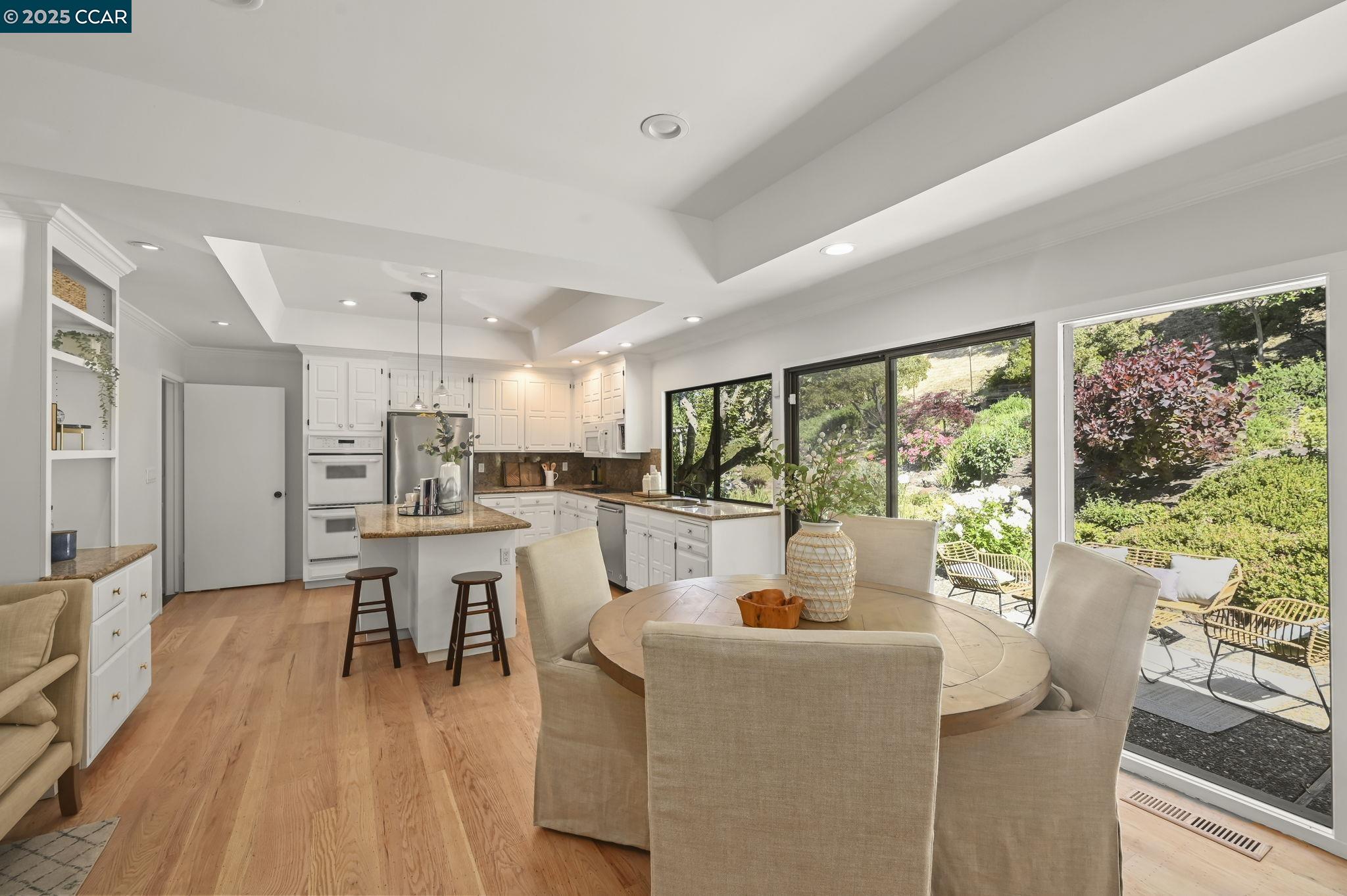 Detail Gallery Image 14 of 58 For 149 Castle Ct, Lafayette,  CA 94549 - 4 Beds | 2/1 Baths