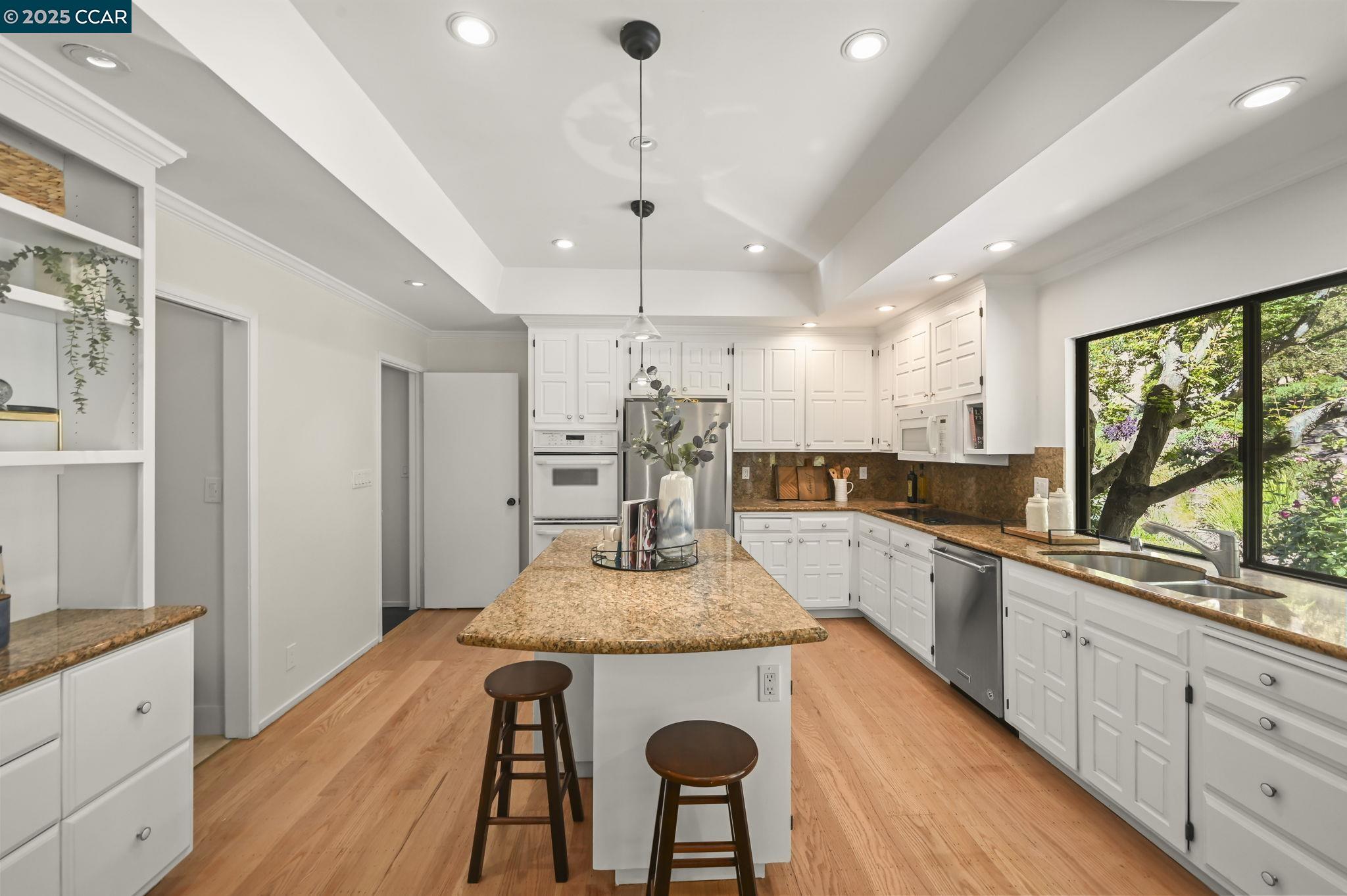 Detail Gallery Image 15 of 58 For 149 Castle Ct, Lafayette,  CA 94549 - 4 Beds | 2/1 Baths