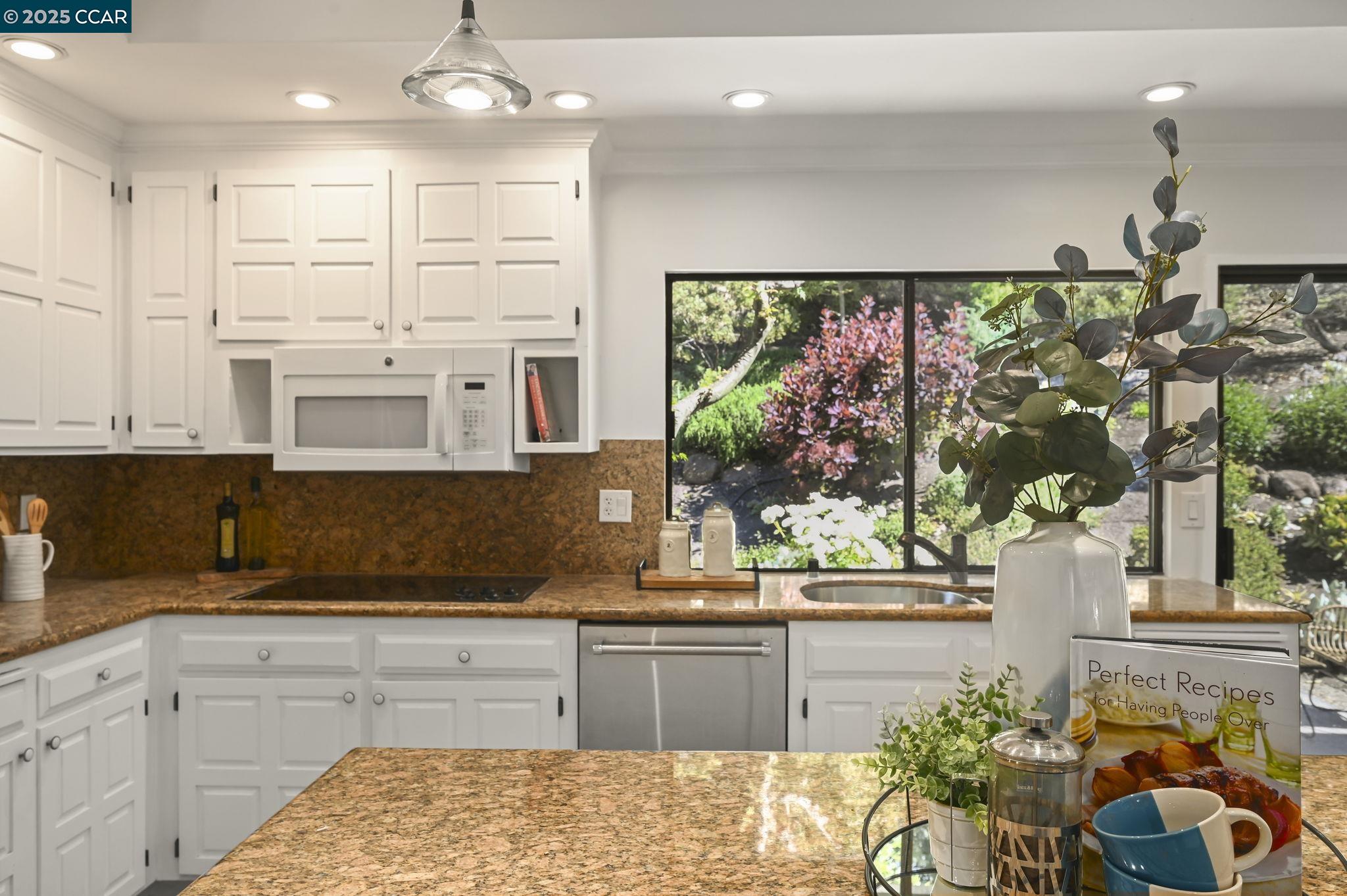 Detail Gallery Image 16 of 58 For 149 Castle Ct, Lafayette,  CA 94549 - 4 Beds | 2/1 Baths
