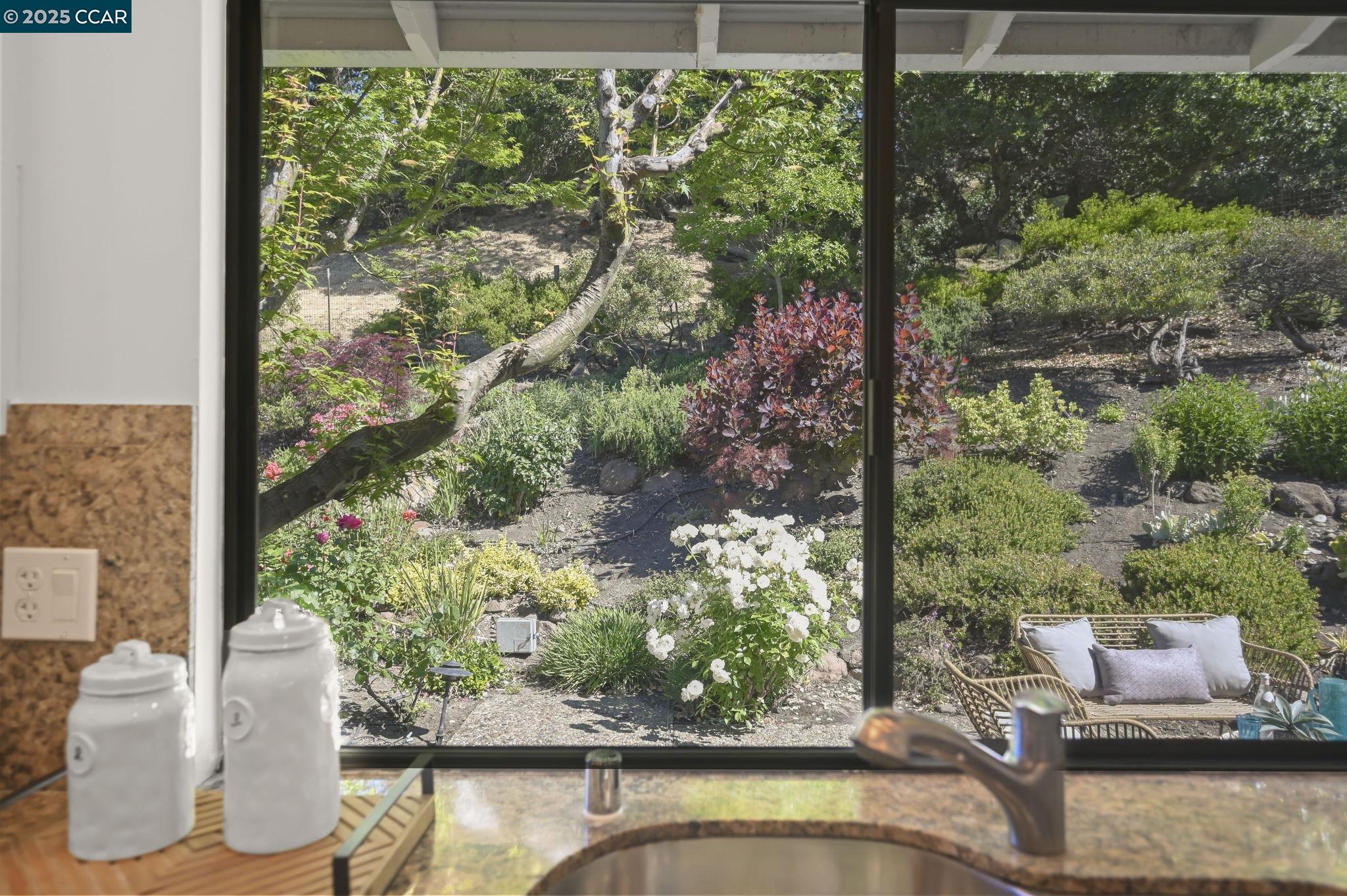 Detail Gallery Image 17 of 58 For 149 Castle Ct, Lafayette,  CA 94549 - 4 Beds | 2/1 Baths