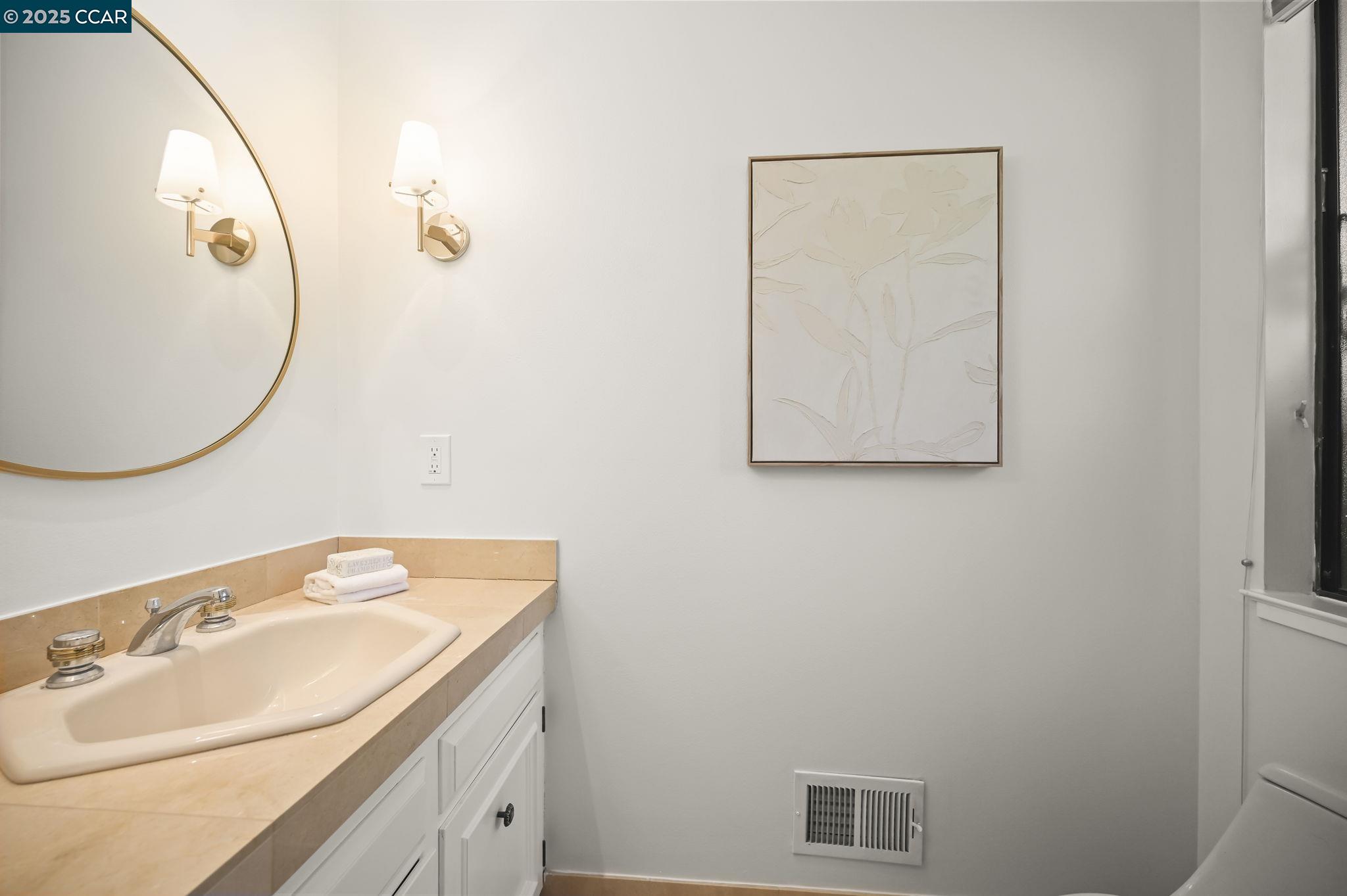 Detail Gallery Image 19 of 58 For 149 Castle Ct, Lafayette,  CA 94549 - 4 Beds | 2/1 Baths