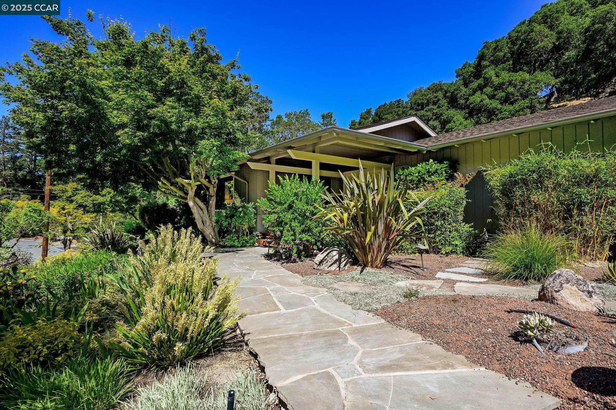 Detail Gallery Image 3 of 58 For 149 Castle Ct, Lafayette,  CA 94549 - 4 Beds | 2/1 Baths
