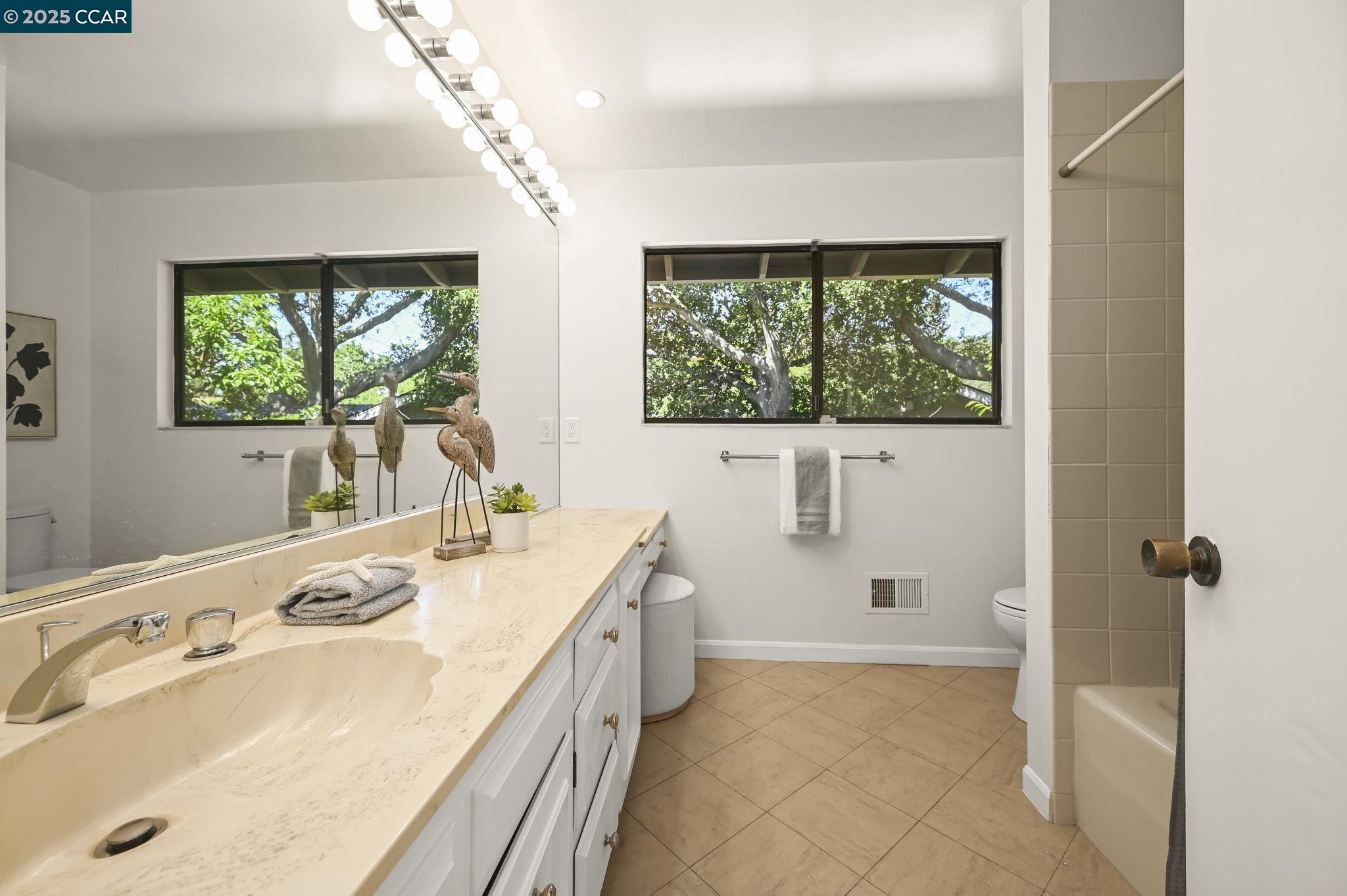 Detail Gallery Image 21 of 58 For 149 Castle Ct, Lafayette,  CA 94549 - 4 Beds | 2/1 Baths