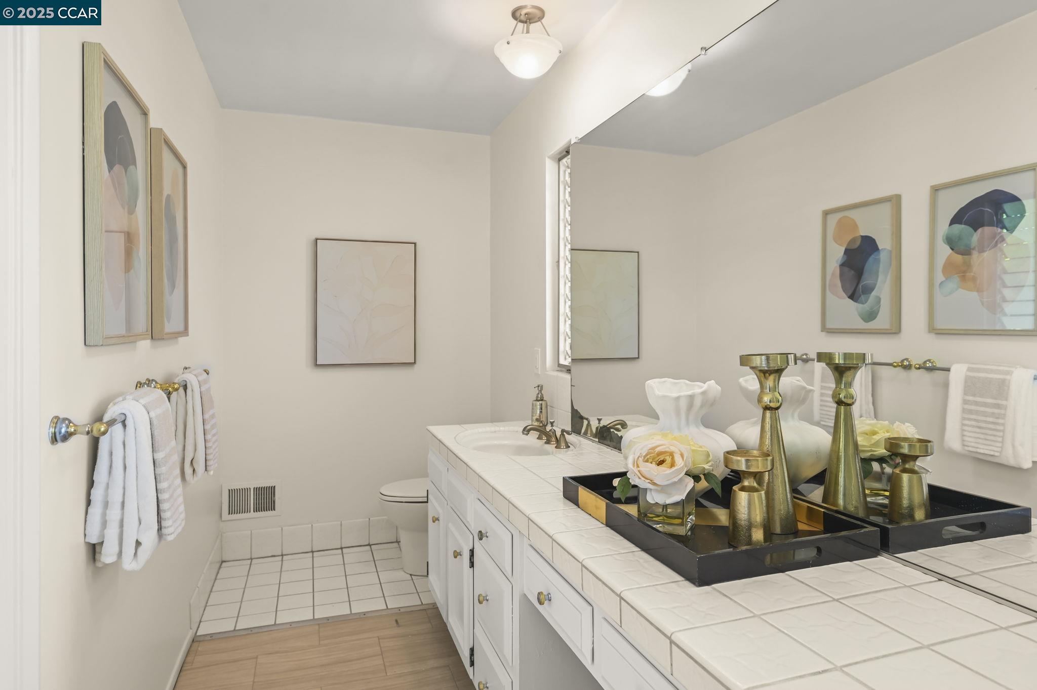 Detail Gallery Image 26 of 58 For 149 Castle Ct, Lafayette,  CA 94549 - 4 Beds | 2/1 Baths