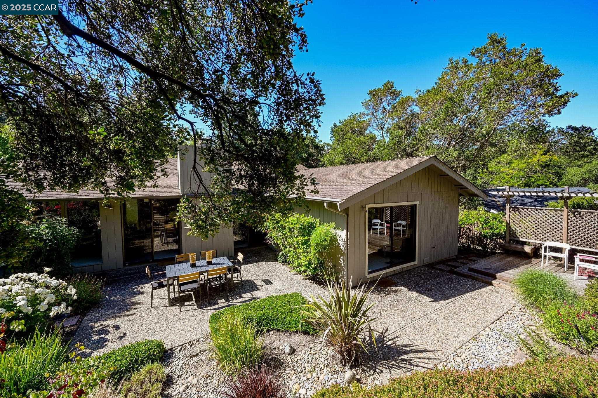 Detail Gallery Image 30 of 58 For 149 Castle Ct, Lafayette,  CA 94549 - 4 Beds | 2/1 Baths