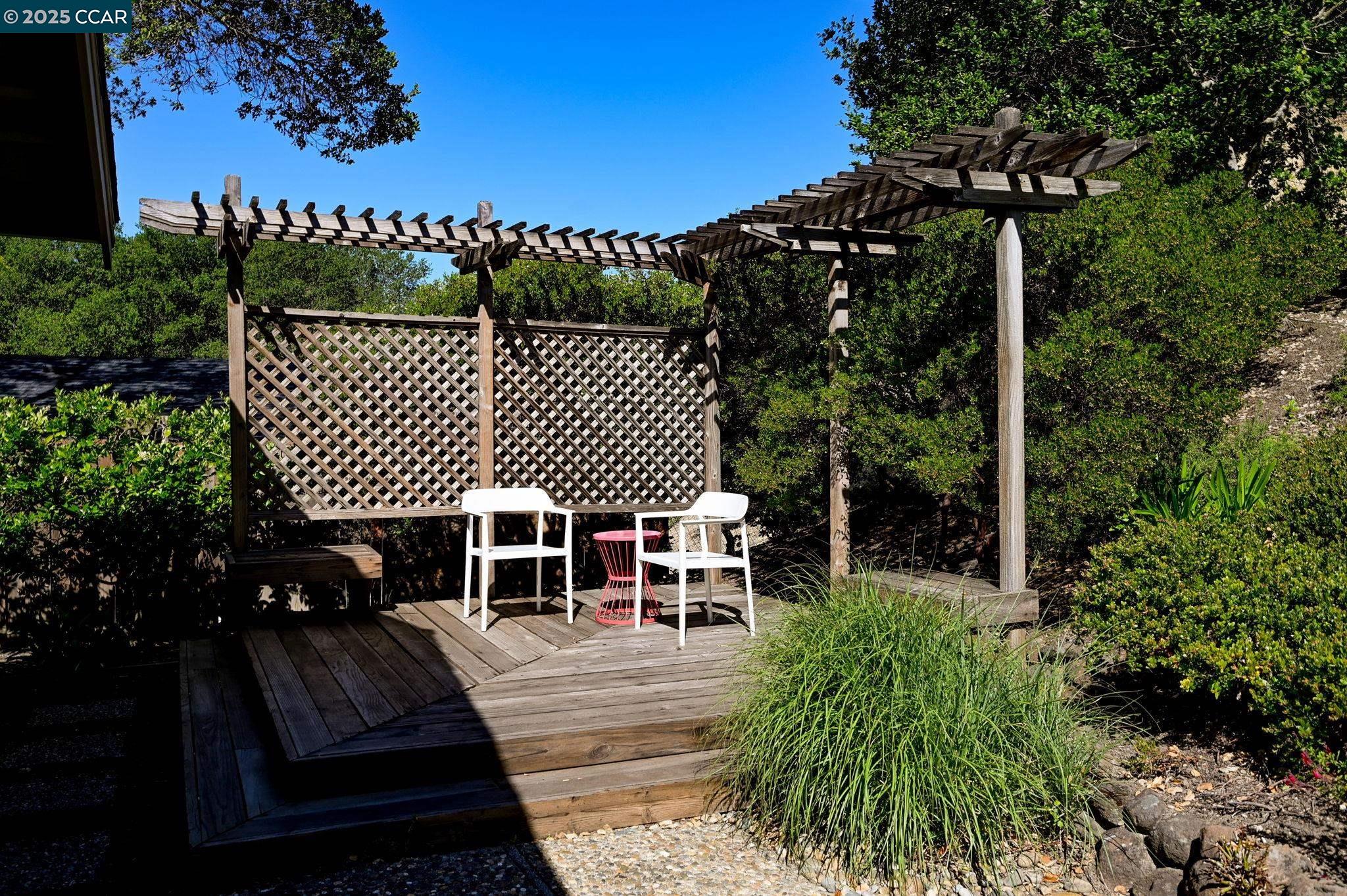 Detail Gallery Image 37 of 58 For 149 Castle Ct, Lafayette,  CA 94549 - 4 Beds | 2/1 Baths