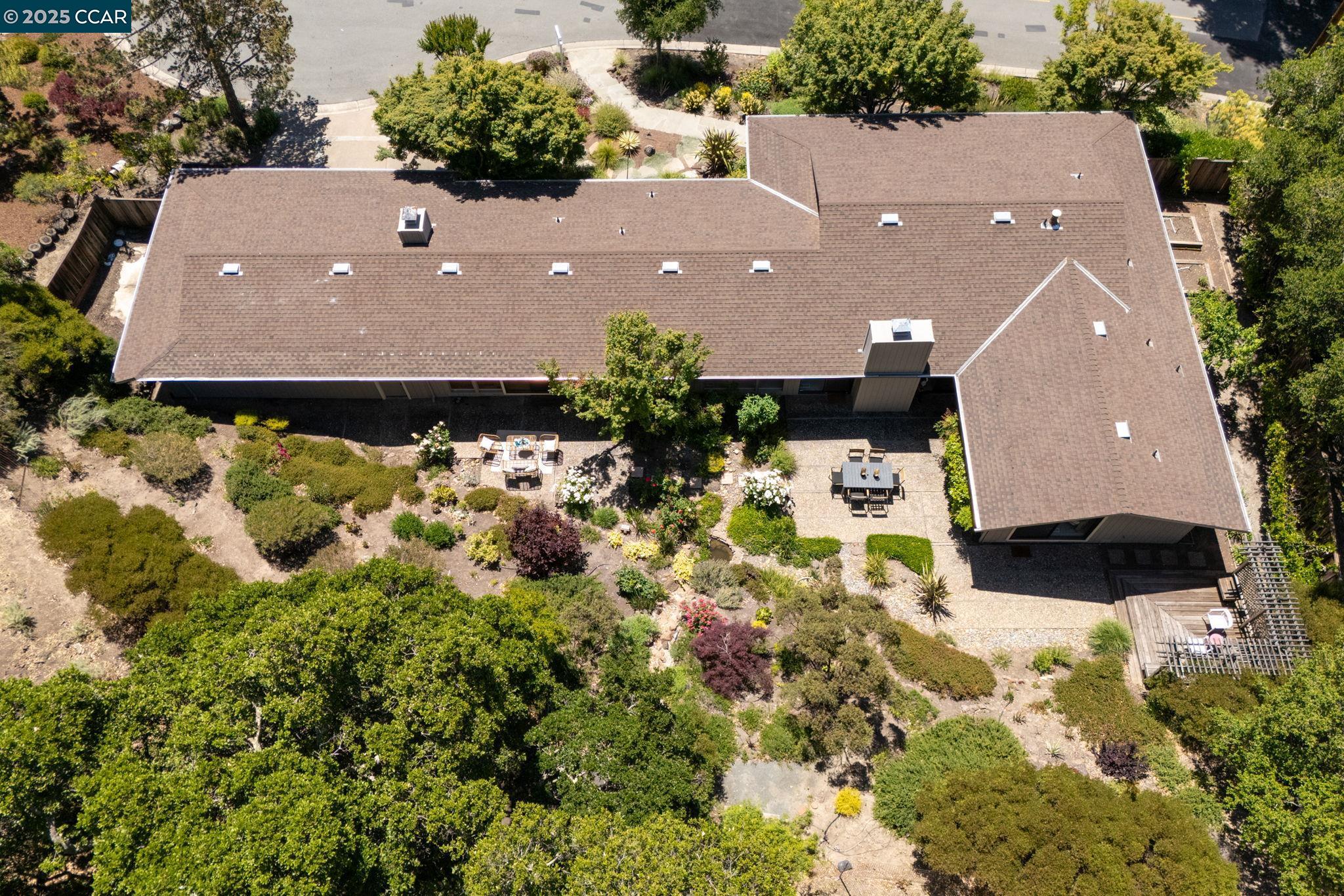 Detail Gallery Image 40 of 58 For 149 Castle Ct, Lafayette,  CA 94549 - 4 Beds | 2/1 Baths