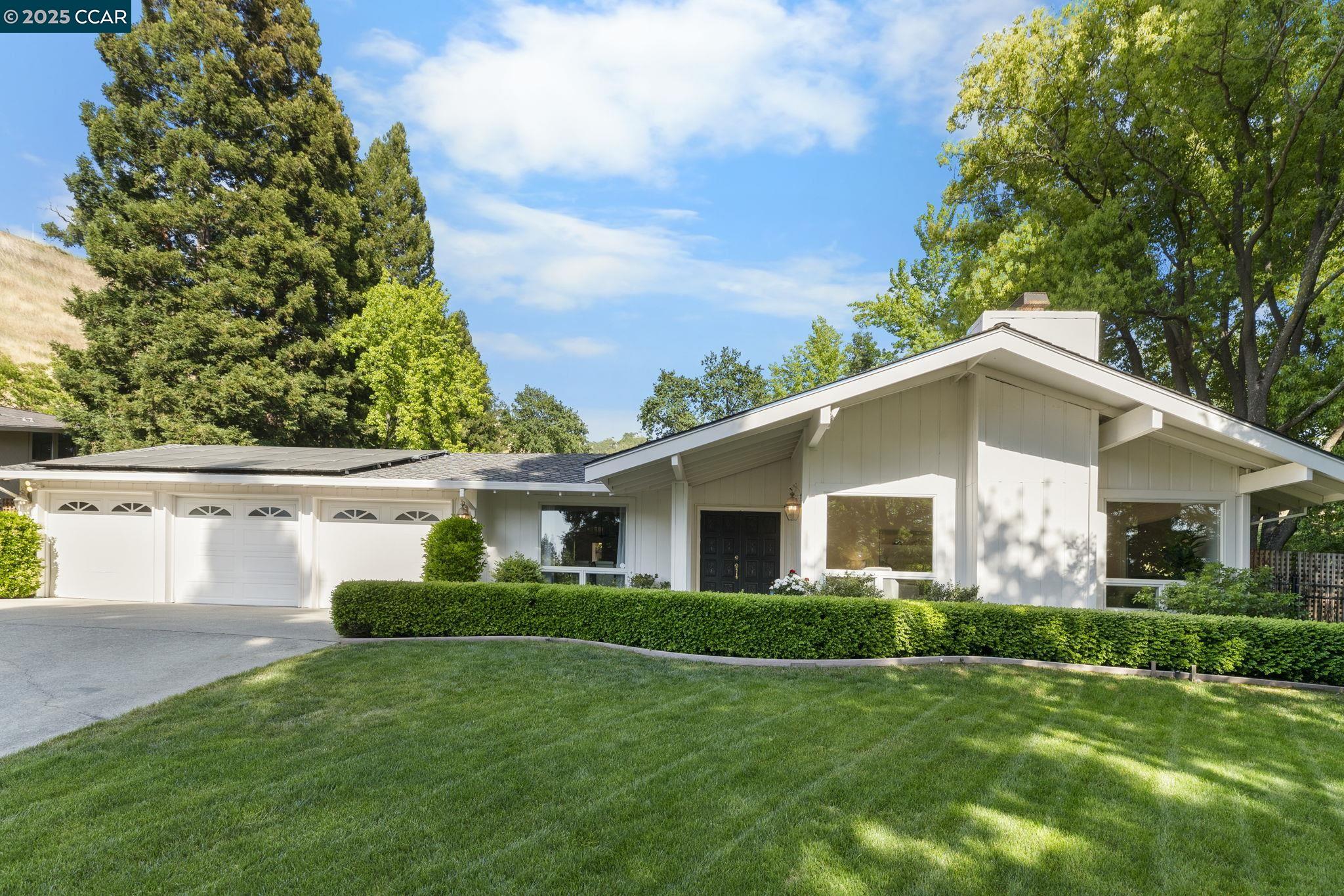 Detail Gallery Image 1 of 54 For 120 Heritage Oaks Pl, Alamo,  CA 94507 - 4 Beds | 3 Baths