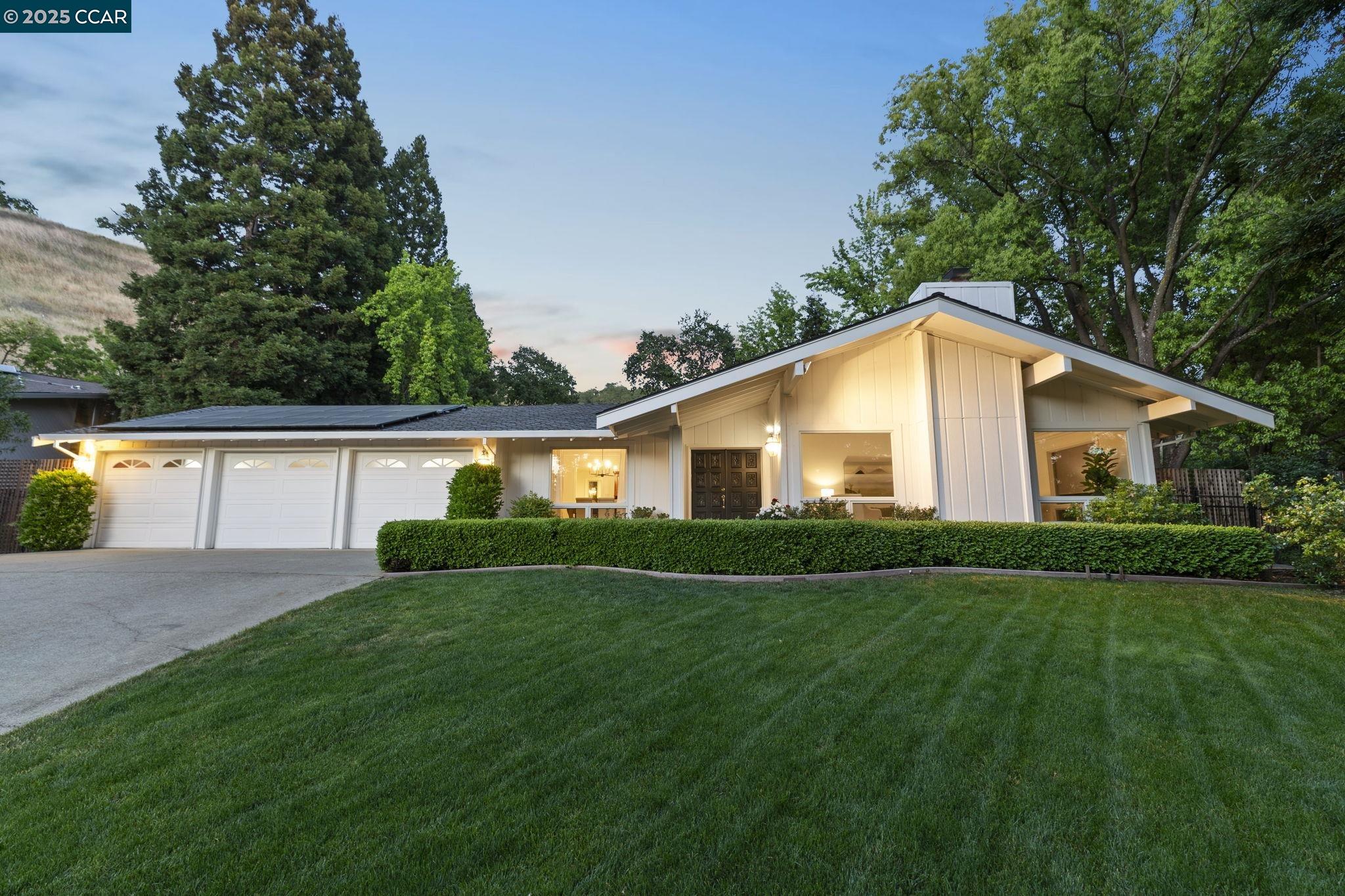 Detail Gallery Image 2 of 54 For 120 Heritage Oaks Pl, Alamo,  CA 94507 - 4 Beds | 3 Baths