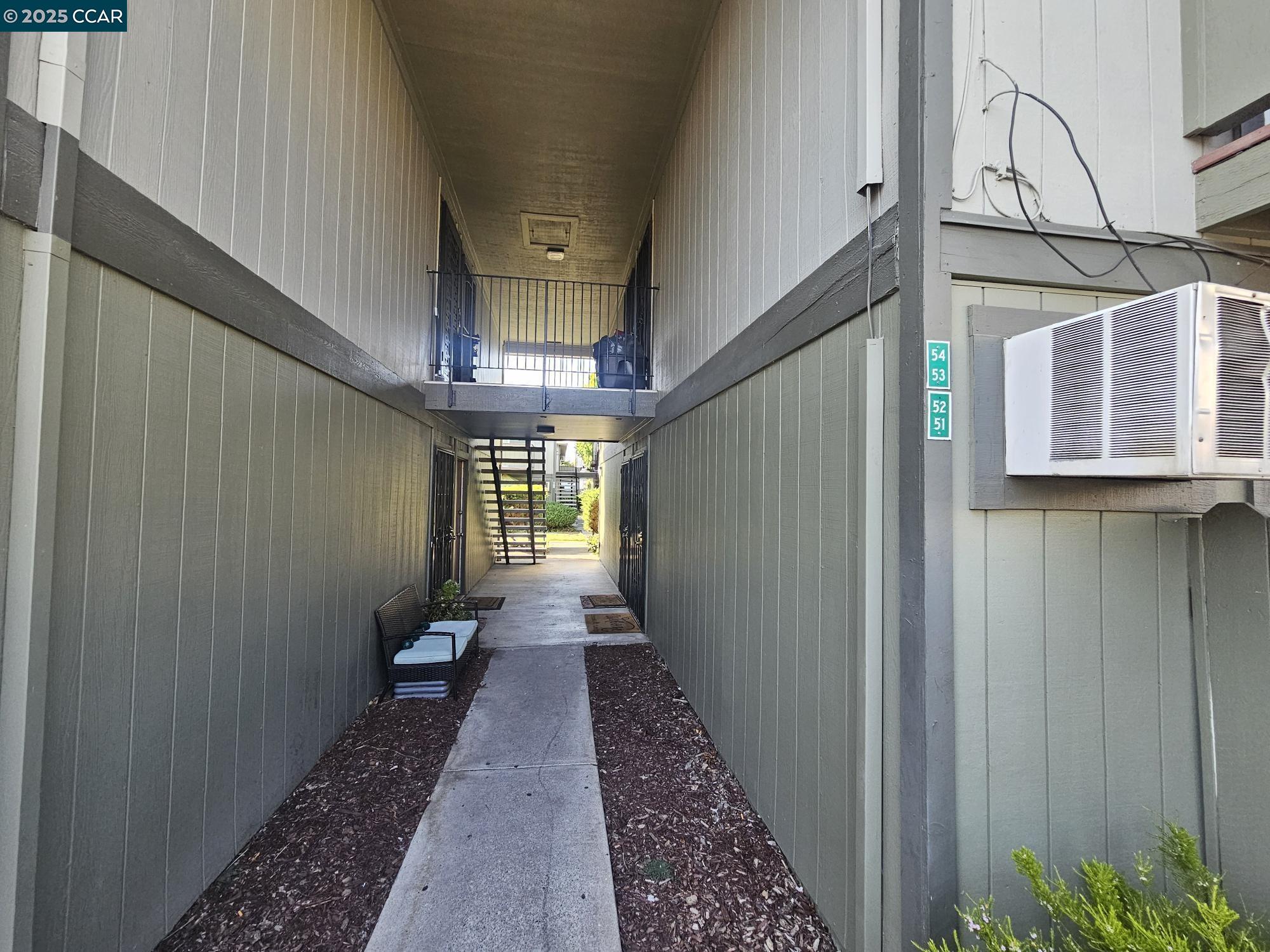 Detail Gallery Image 3 of 4 For 1133 Meadow Ln #53,  Concord,  CA 94520 - 1 Beds | 1 Baths