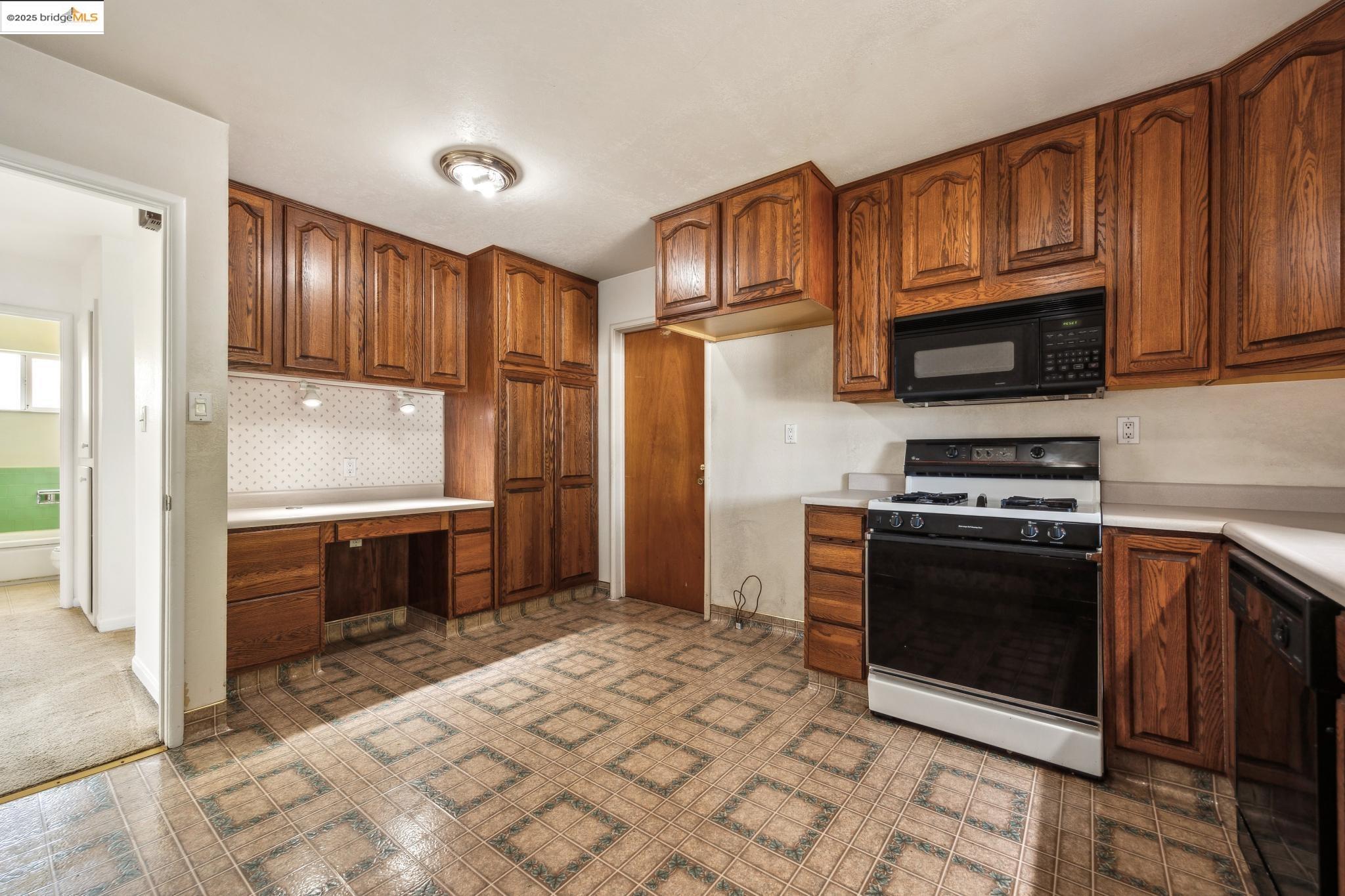 Detail Gallery Image 16 of 42 For 1608 Lanier Ave, San Leandro,  CA 94579 - 3 Beds | 2 Baths