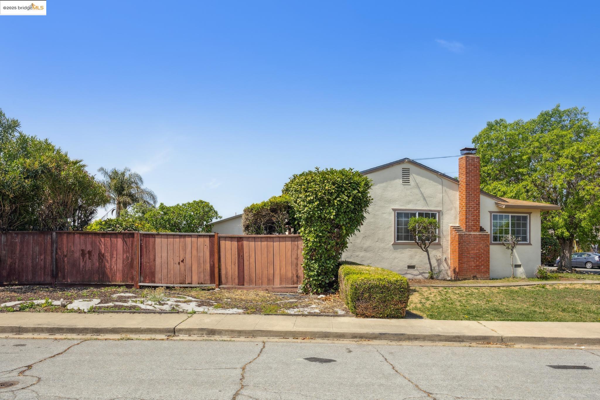 Detail Gallery Image 3 of 42 For 1608 Lanier Ave, San Leandro,  CA 94579 - 3 Beds | 2 Baths