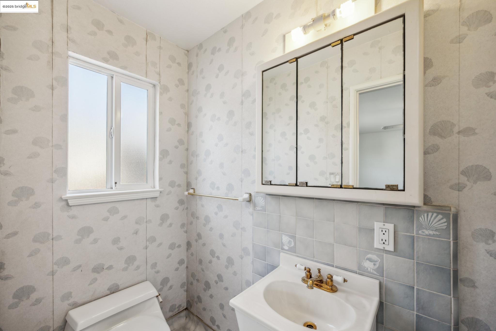Detail Gallery Image 22 of 42 For 1608 Lanier Ave, San Leandro,  CA 94579 - 3 Beds | 2 Baths