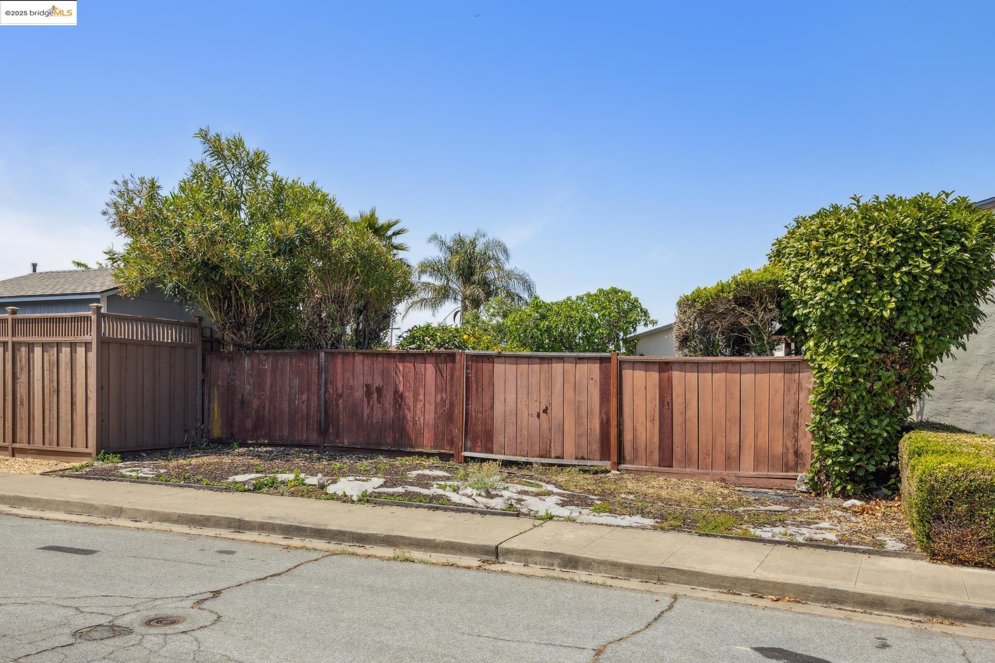 Detail Gallery Image 4 of 42 For 1608 Lanier Ave, San Leandro,  CA 94579 - 3 Beds | 2 Baths