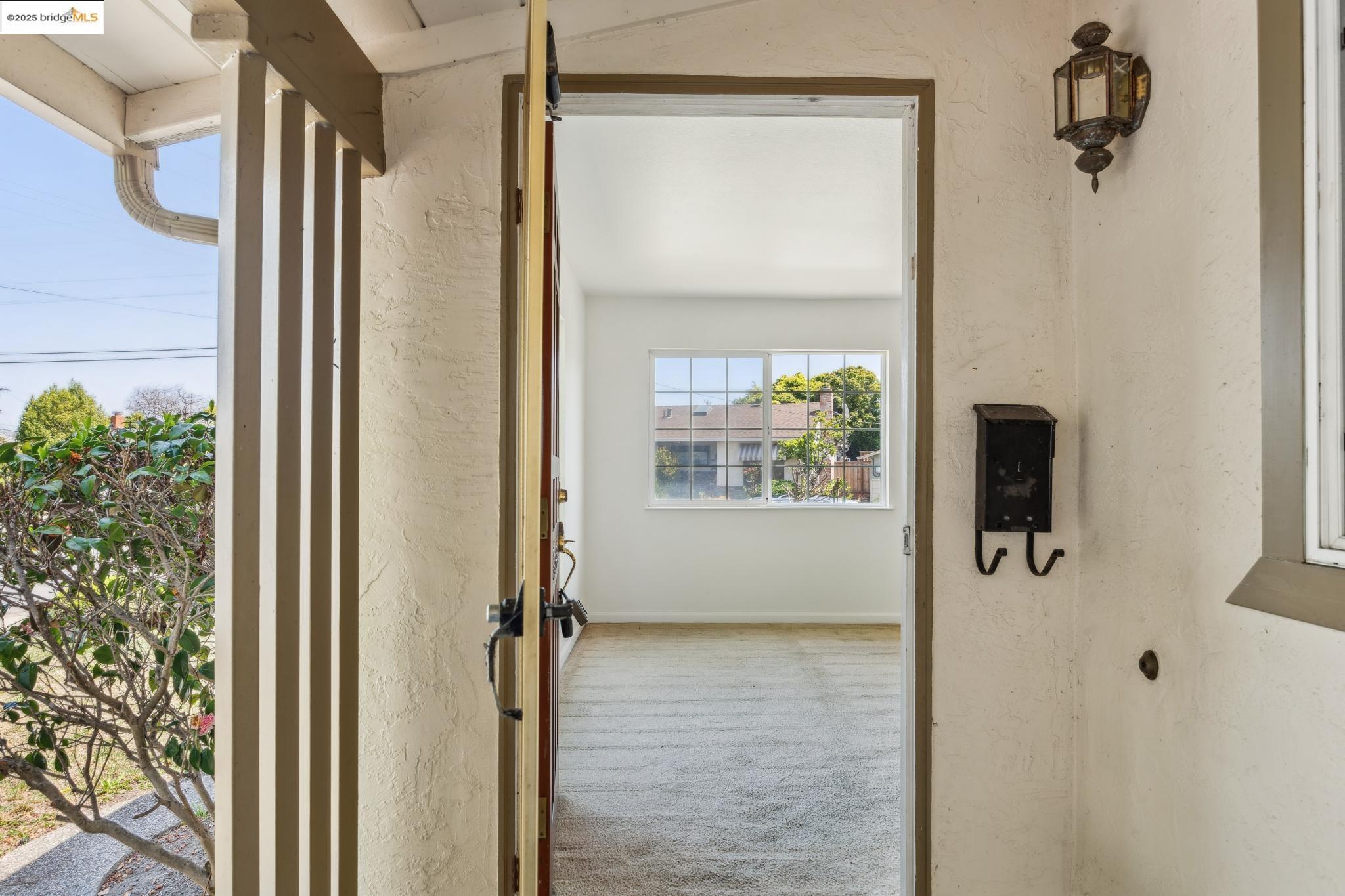 Detail Gallery Image 5 of 42 For 1608 Lanier Ave, San Leandro,  CA 94579 - 3 Beds | 2 Baths