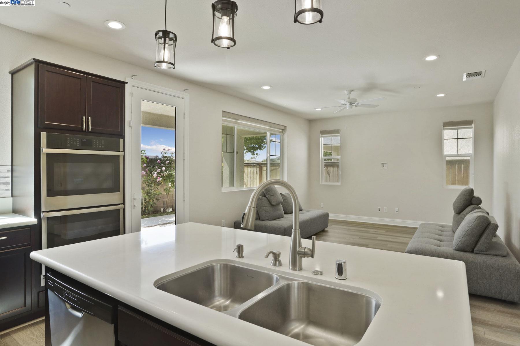 Detail Gallery Image 33 of 60 For 1503 S Oliveira Dr, Mountain House,  CA 95391 - 4 Beds | 3 Baths