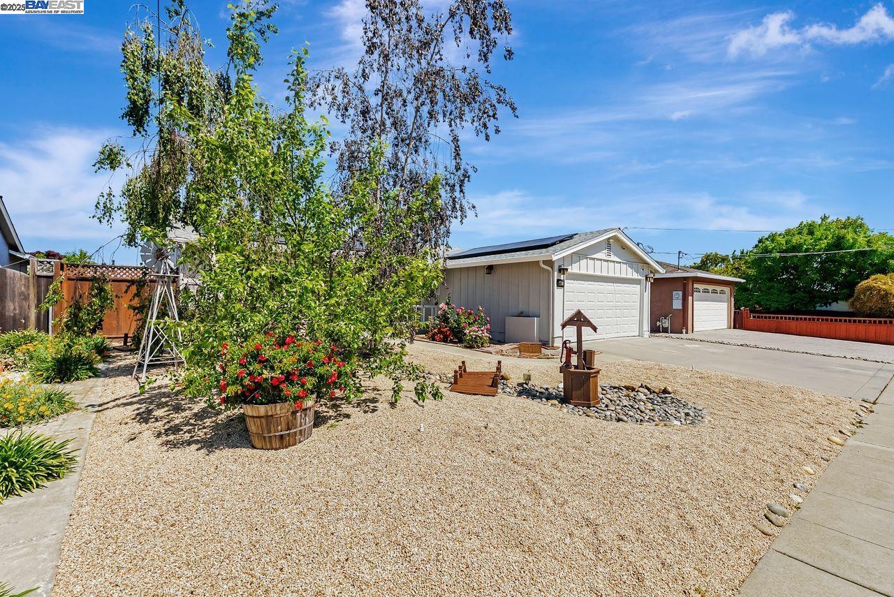 Detail Gallery Image 2 of 34 For 5461 Lafayette Ave, Newark,  CA 94560 - 3 Beds | 2 Baths
