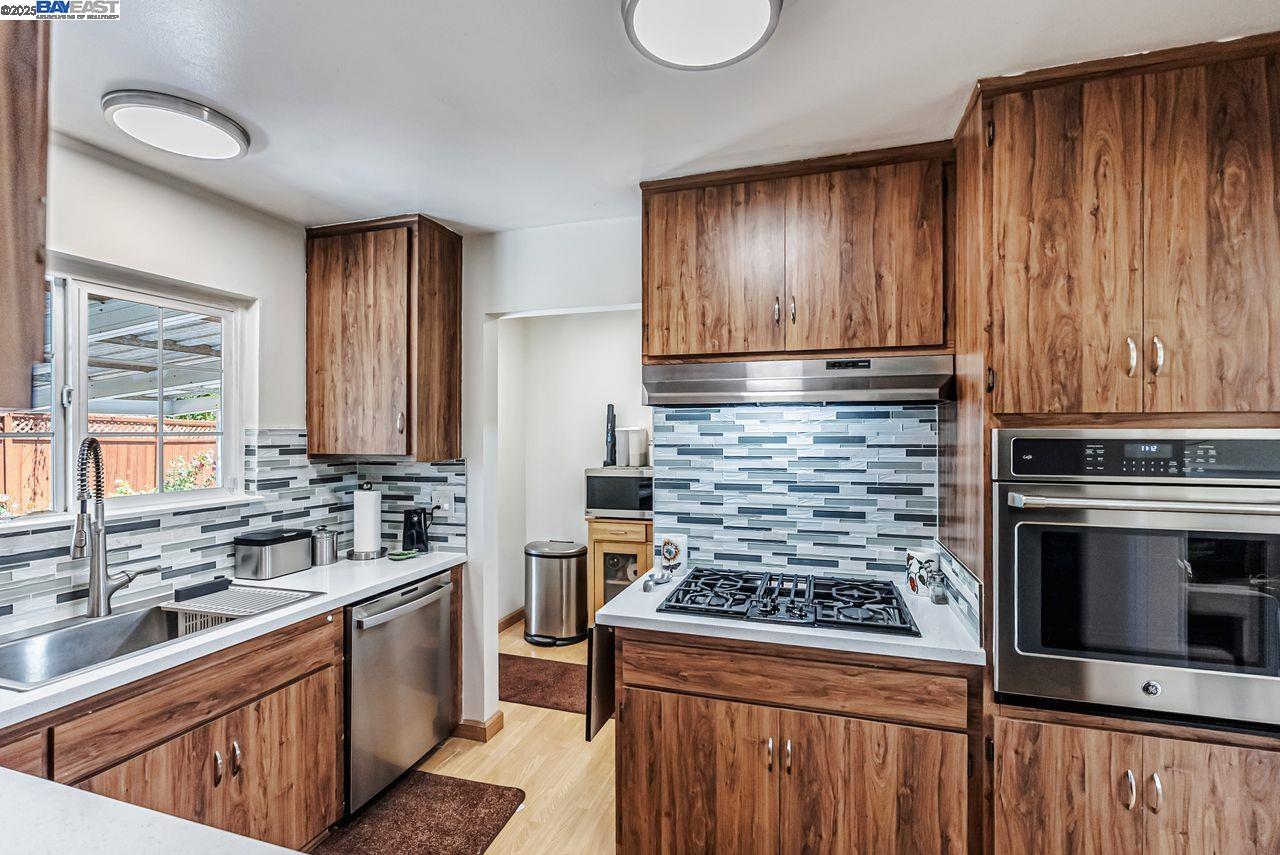 Detail Gallery Image 9 of 34 For 5461 Lafayette Ave, Newark,  CA 94560 - 3 Beds | 2 Baths