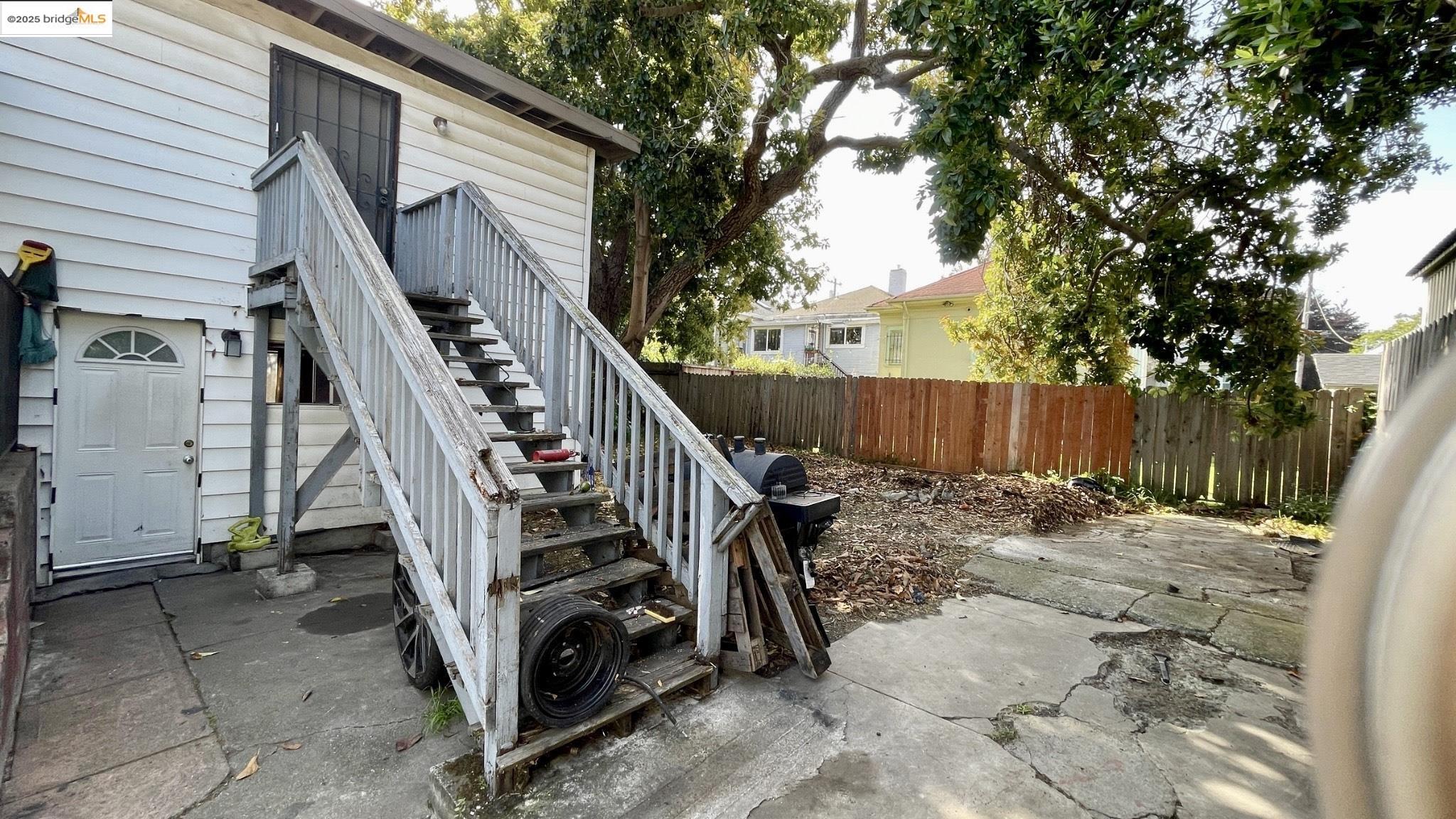 Detail Gallery Image 13 of 15 For 975 55th St, Oakland,  CA 94608 - 4 Beds | 1/1 Baths