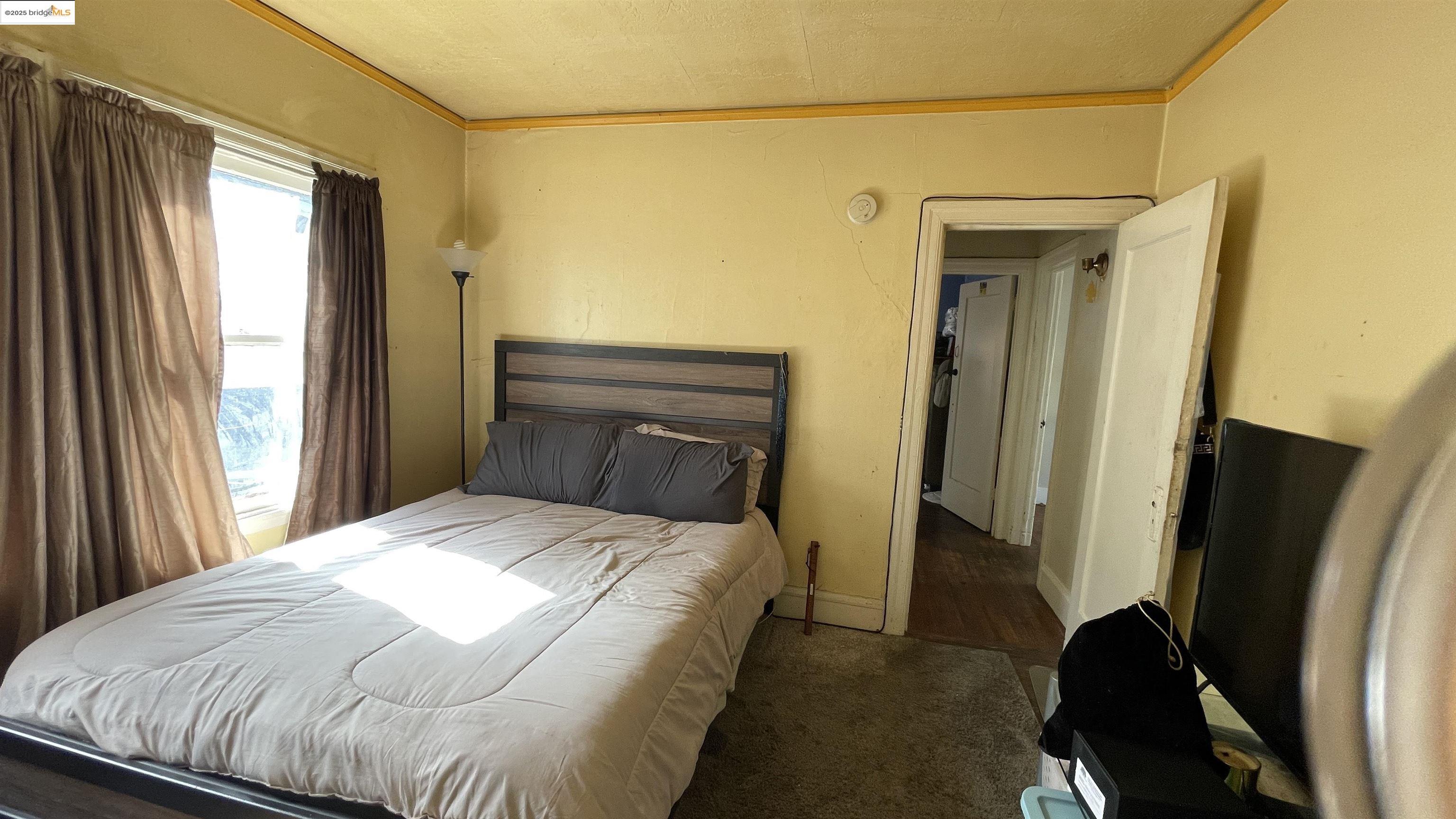 Detail Gallery Image 7 of 15 For 975 55th St, Oakland,  CA 94608 - 4 Beds | 1/1 Baths